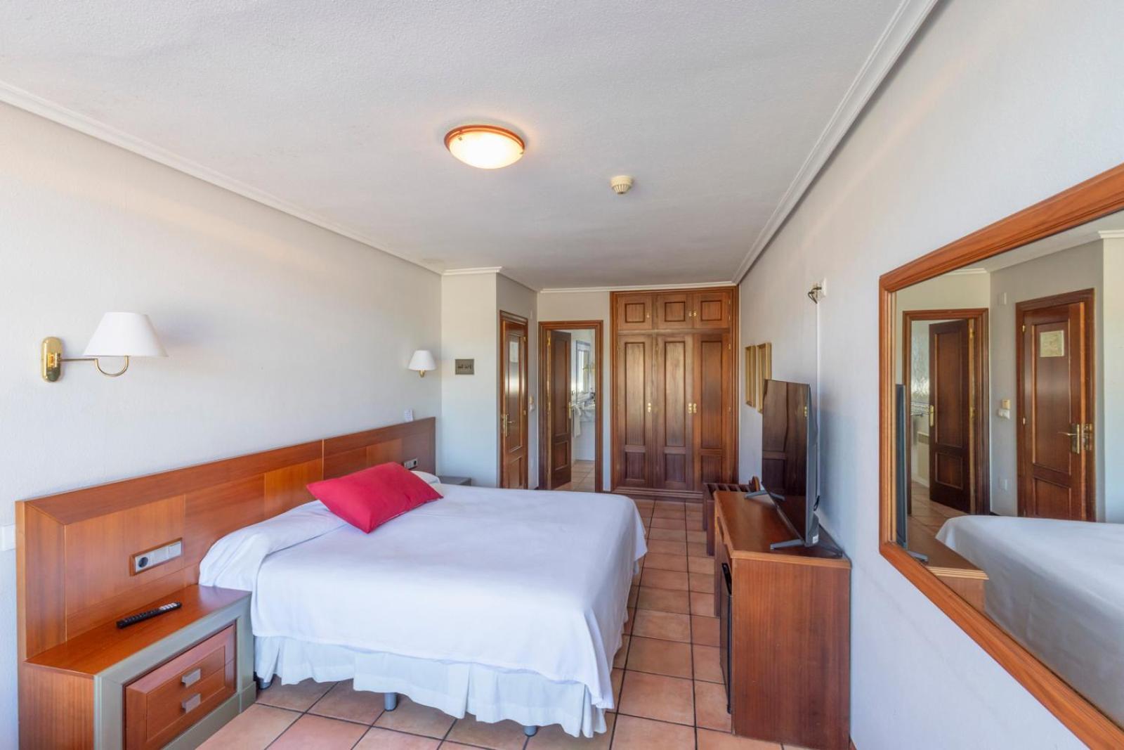 Double or Twin Room Sea View