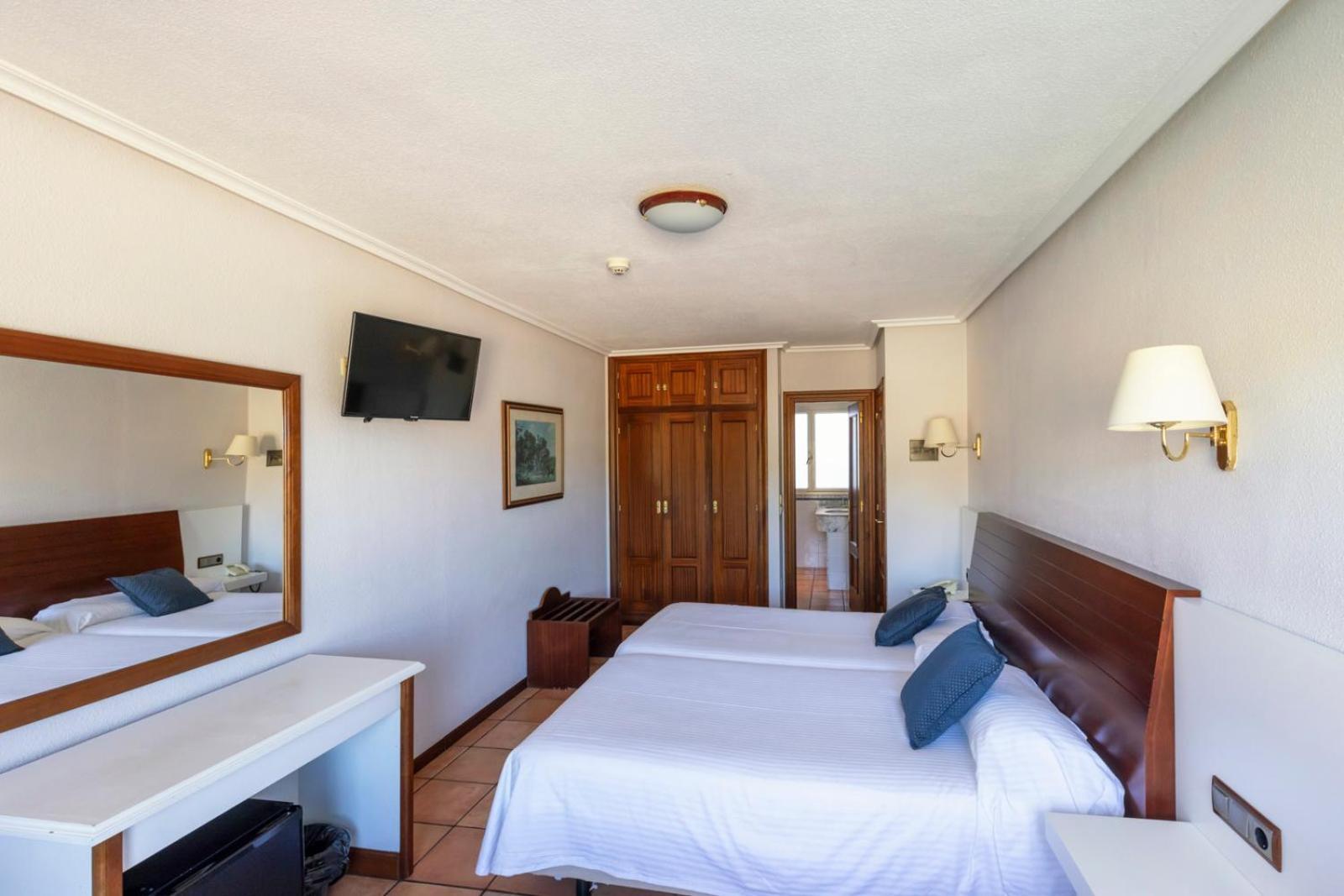 Double or Twin Room Sea View