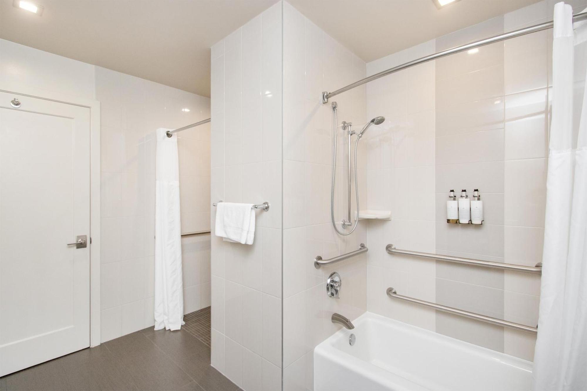 King Suite Walk Shower Bath Tub Disability or Non-Smoking