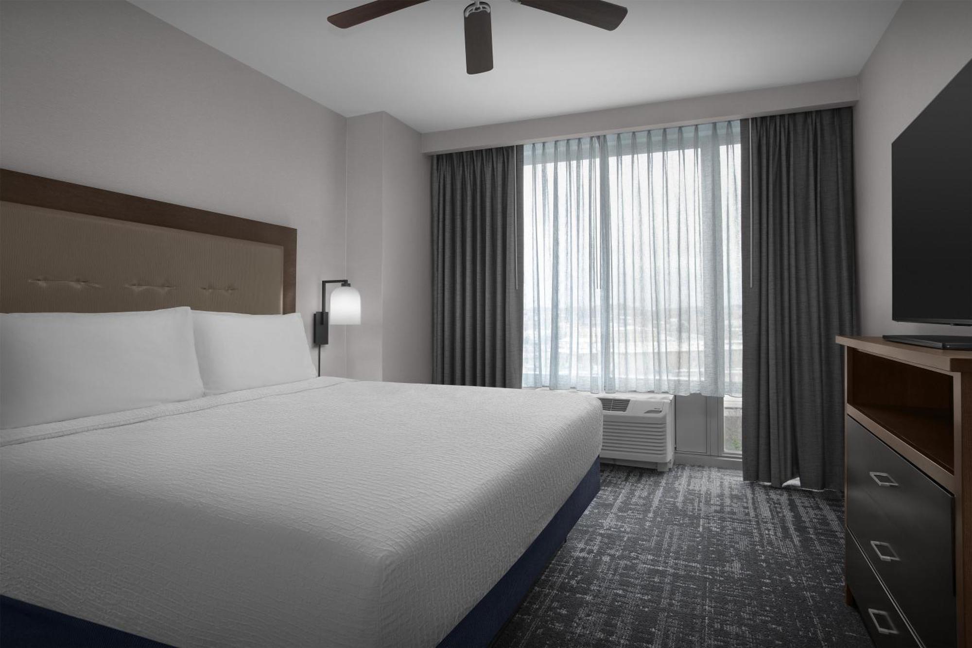 One-Bedroom King Suite Non-Smoking