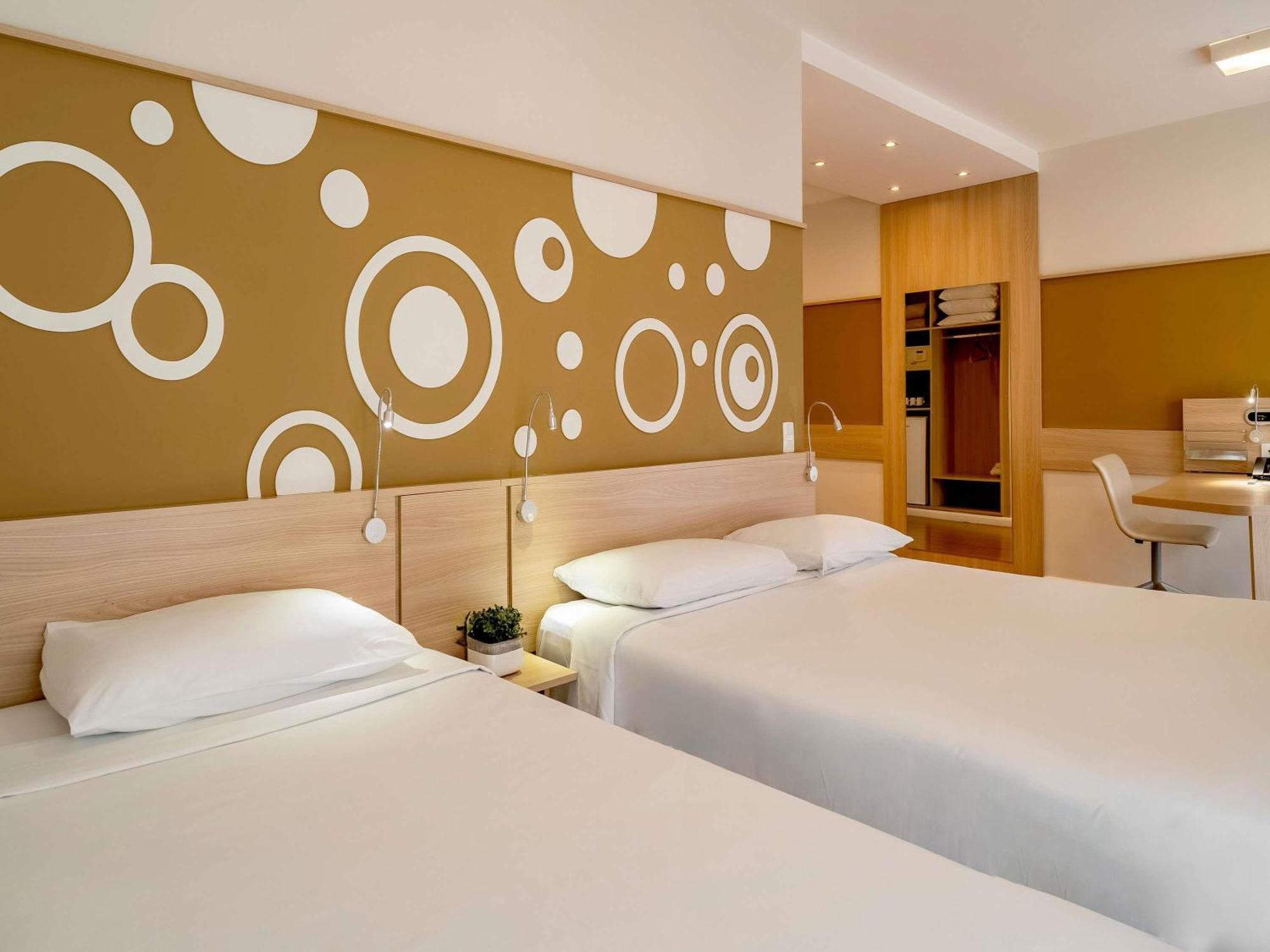 One-Bedroom Apartment One Queen Bed One Single Bed