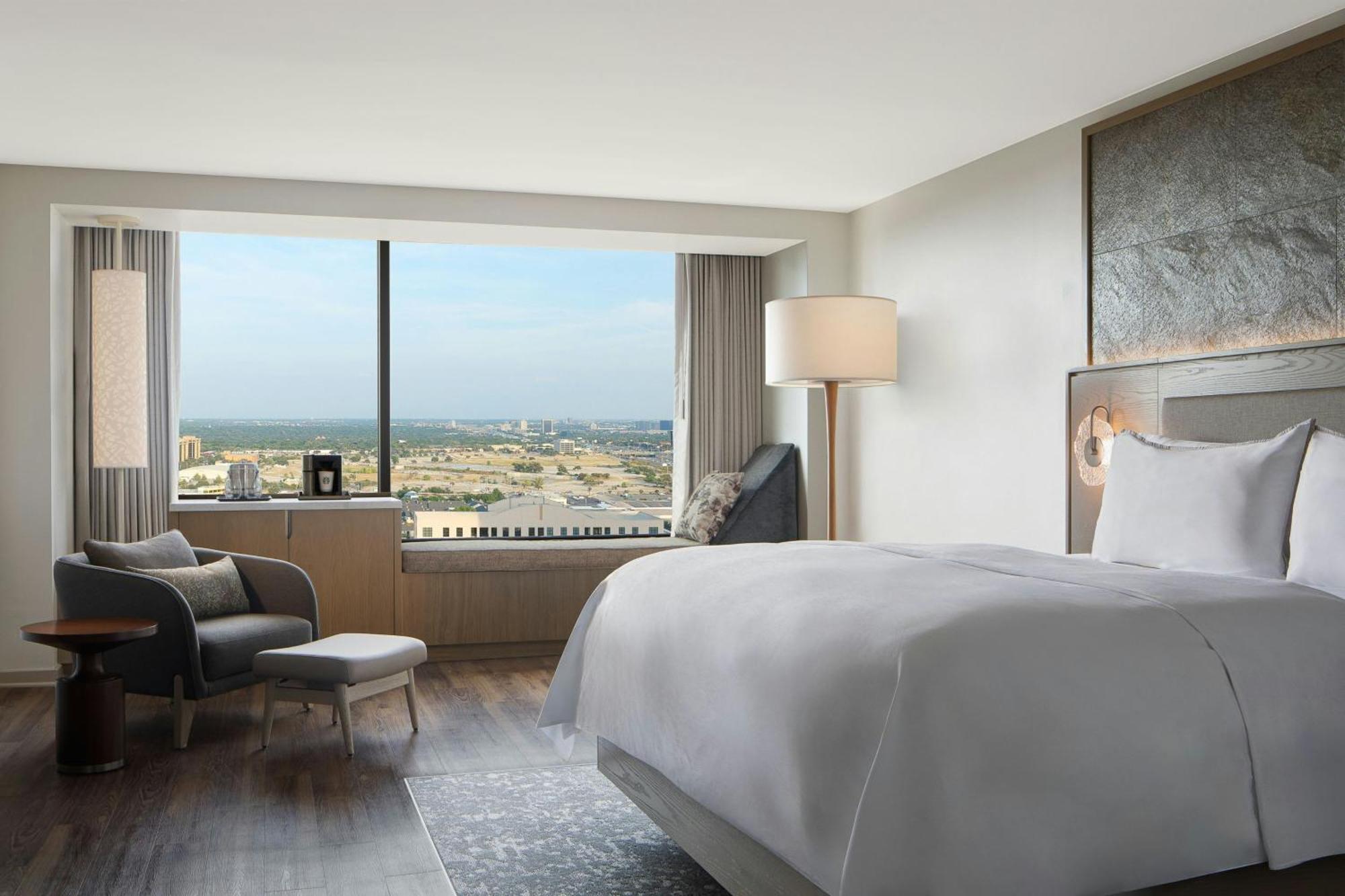 Club Level King, Club level, Guest room, 1 King,1742631752:JPEG