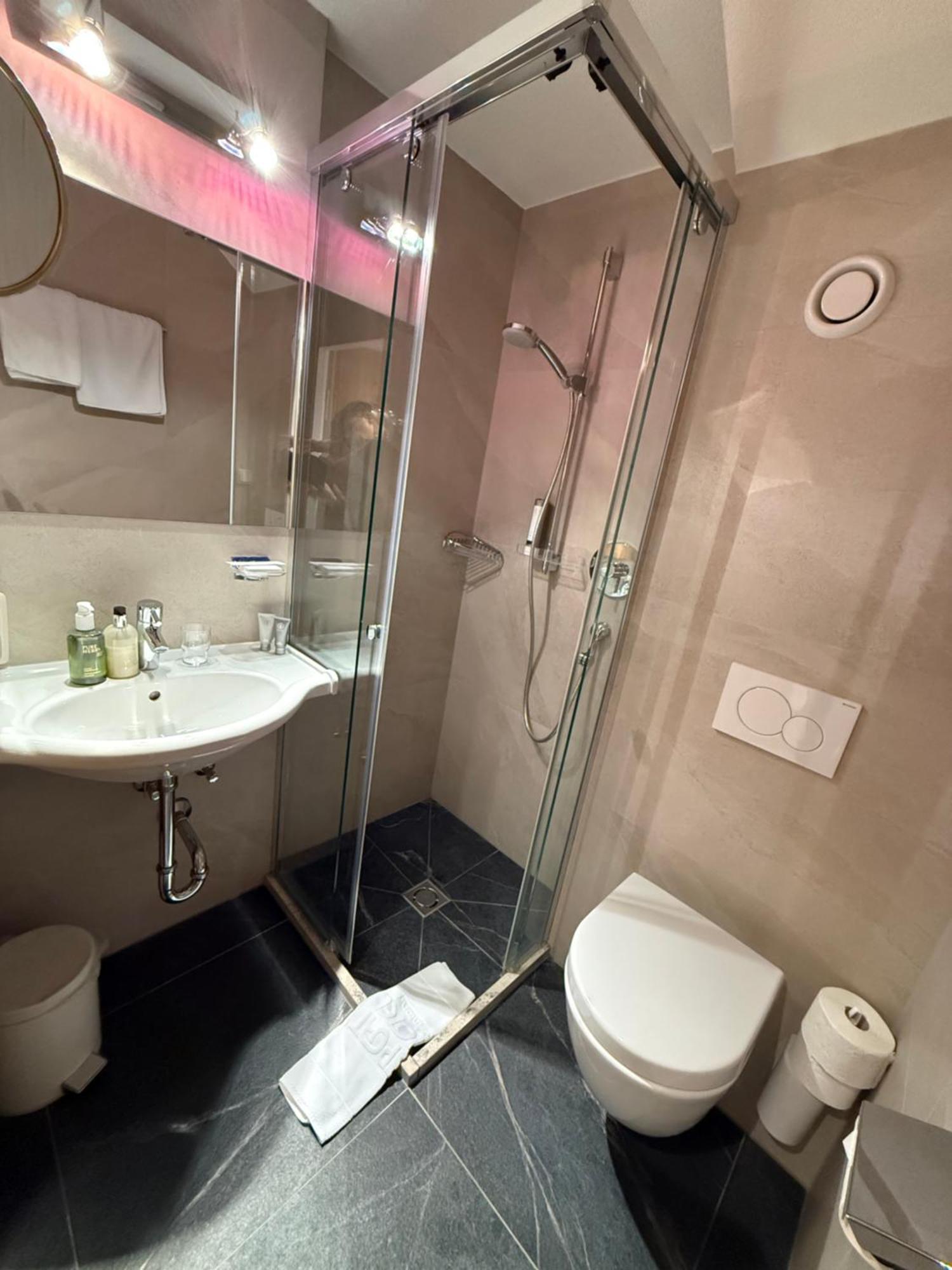 Classic Single Room Shower