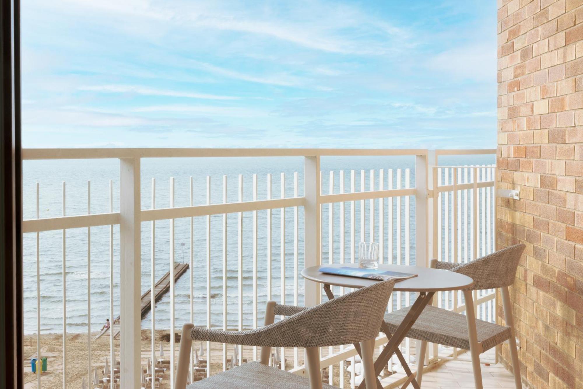 Double or Twin Room Sea View