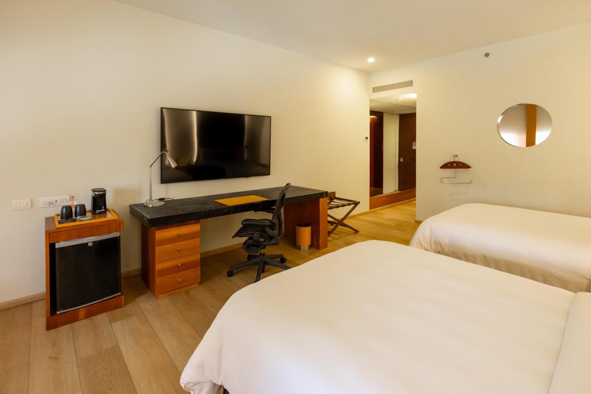 Superior Room,1742635084:JPEG