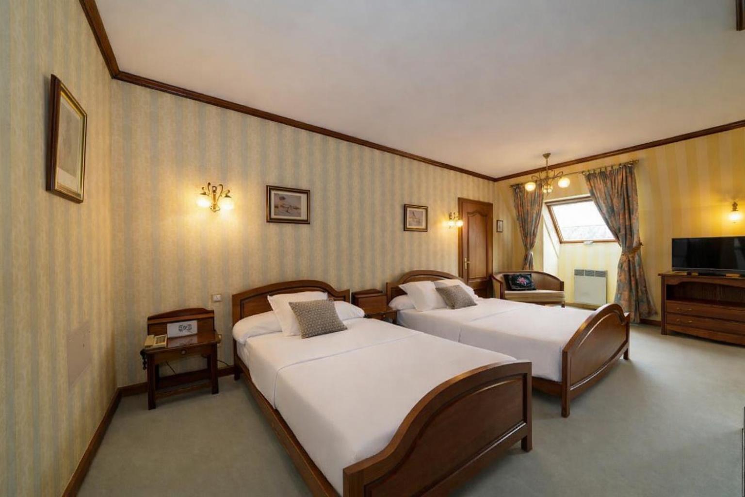 Deluxe Suite