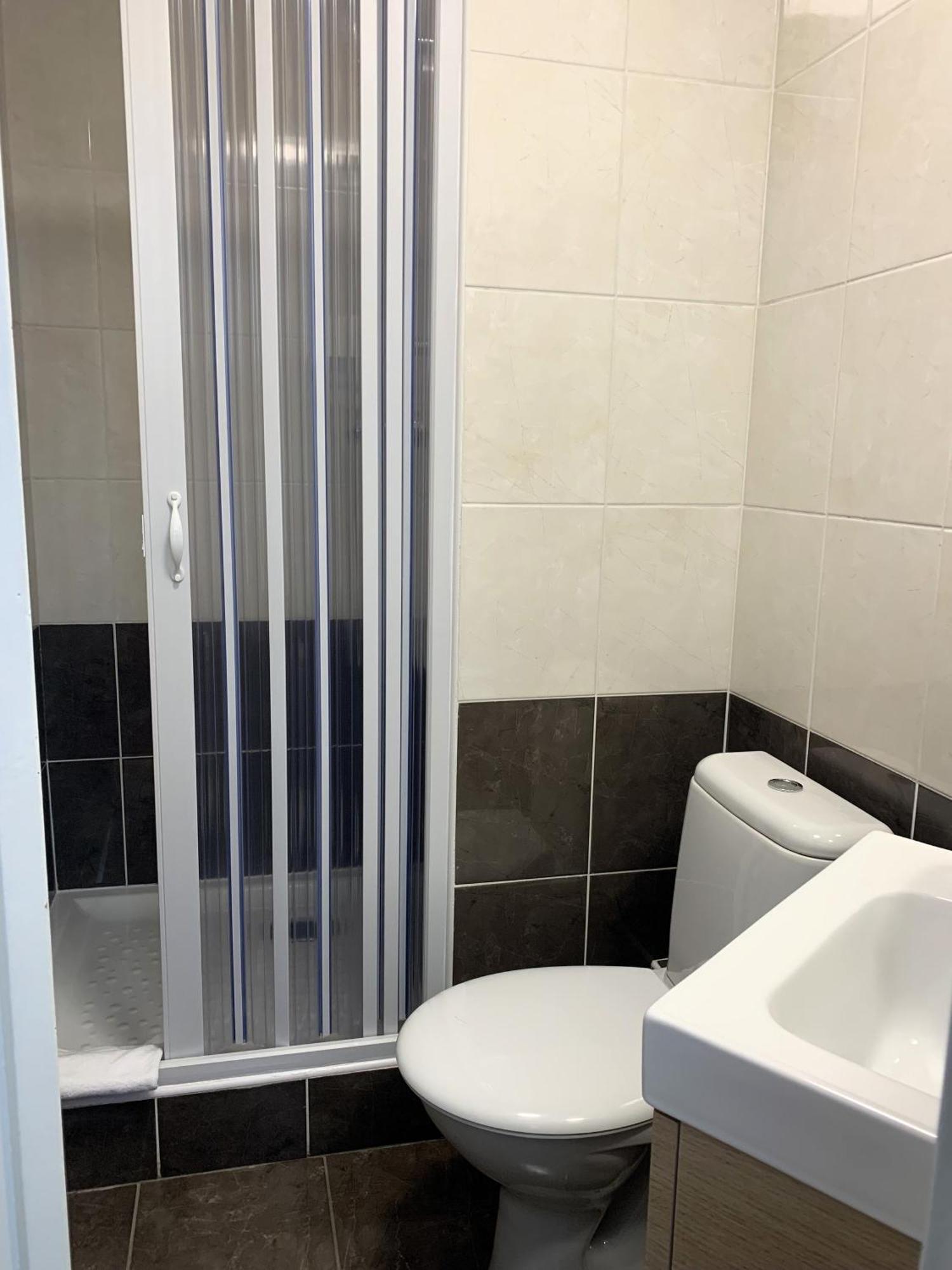 Single Room,1742637913:JPEG