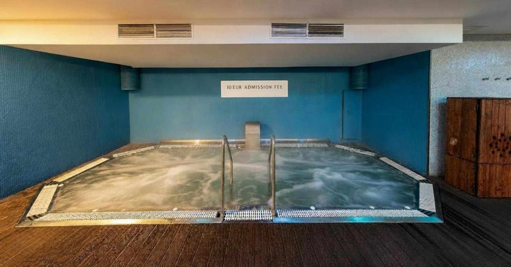 Deluxe Studio Apartment