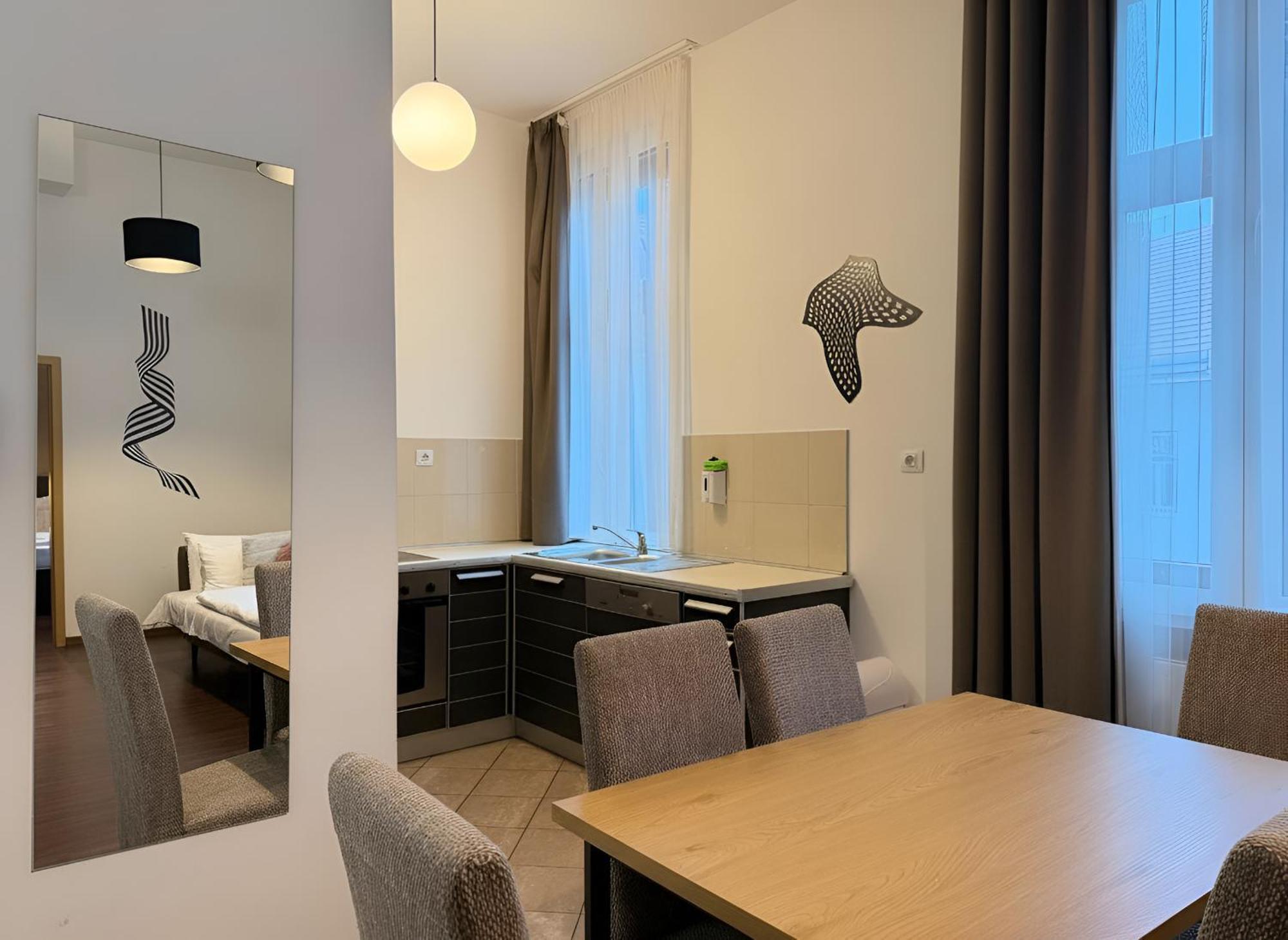 Deluxe Three-Bedroom Apartment