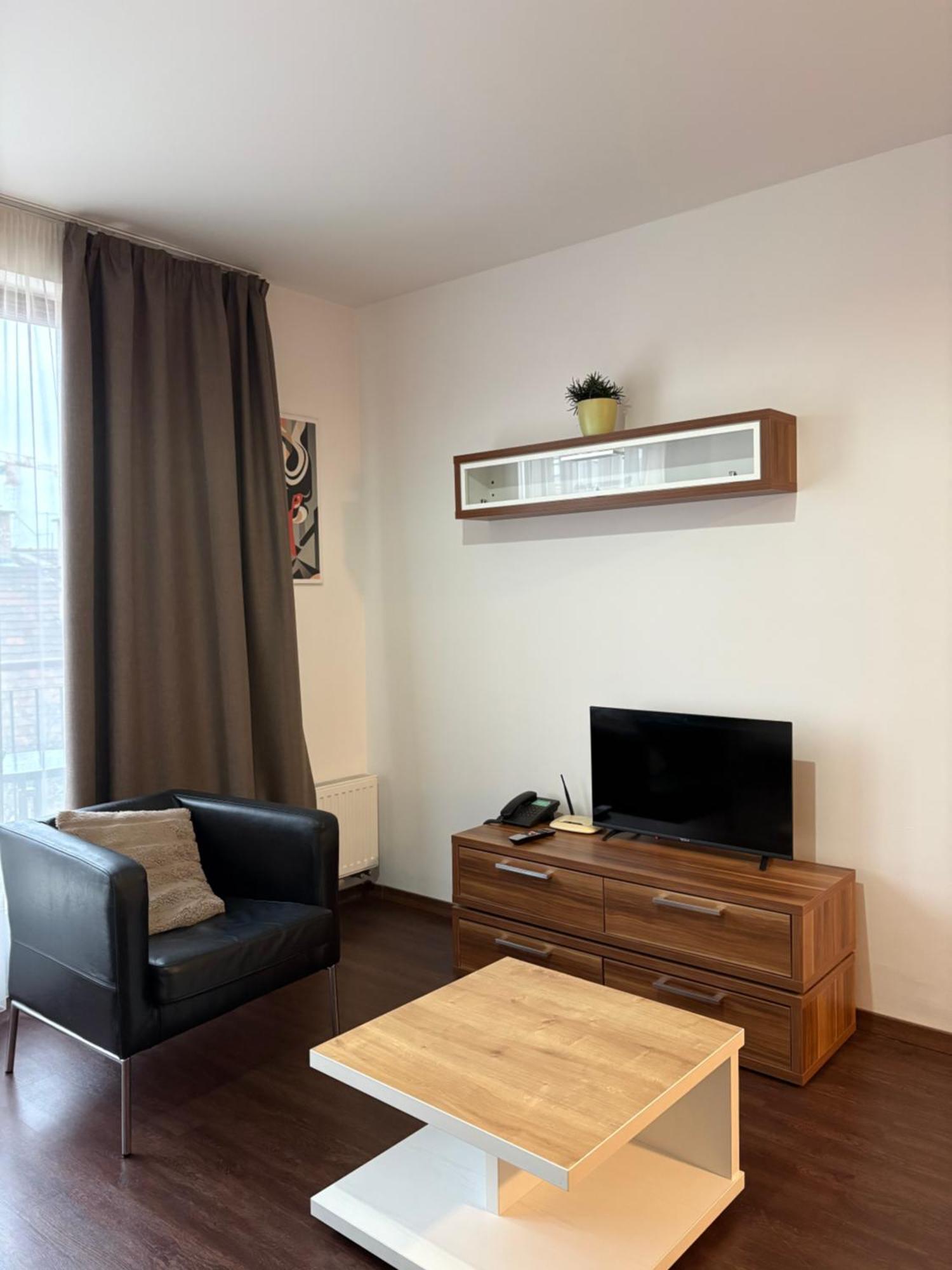 Deluxe One-Bedroom Apartment Balcony