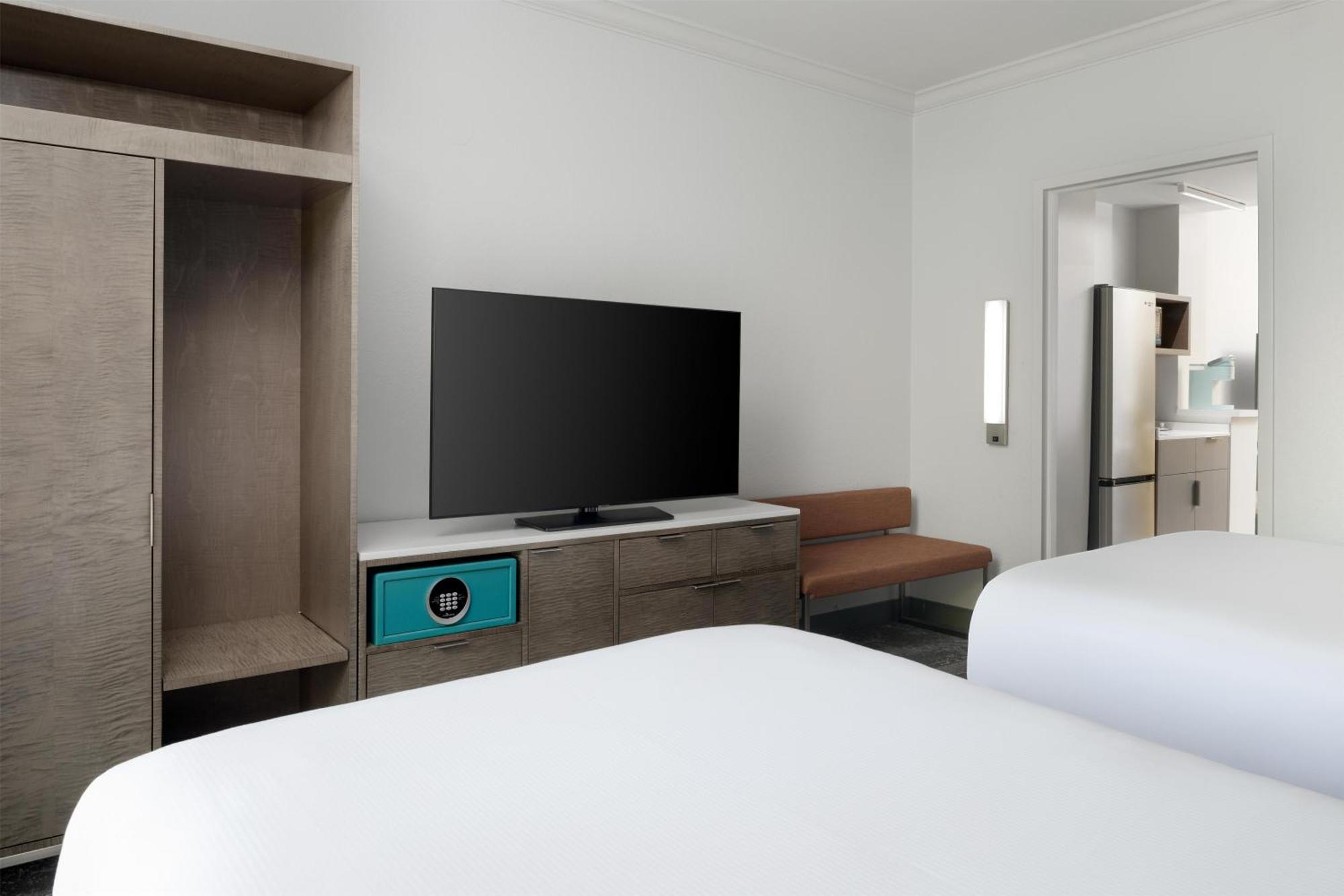 Suite Two Double Beds Sofa Bed,1742647328:JPEG