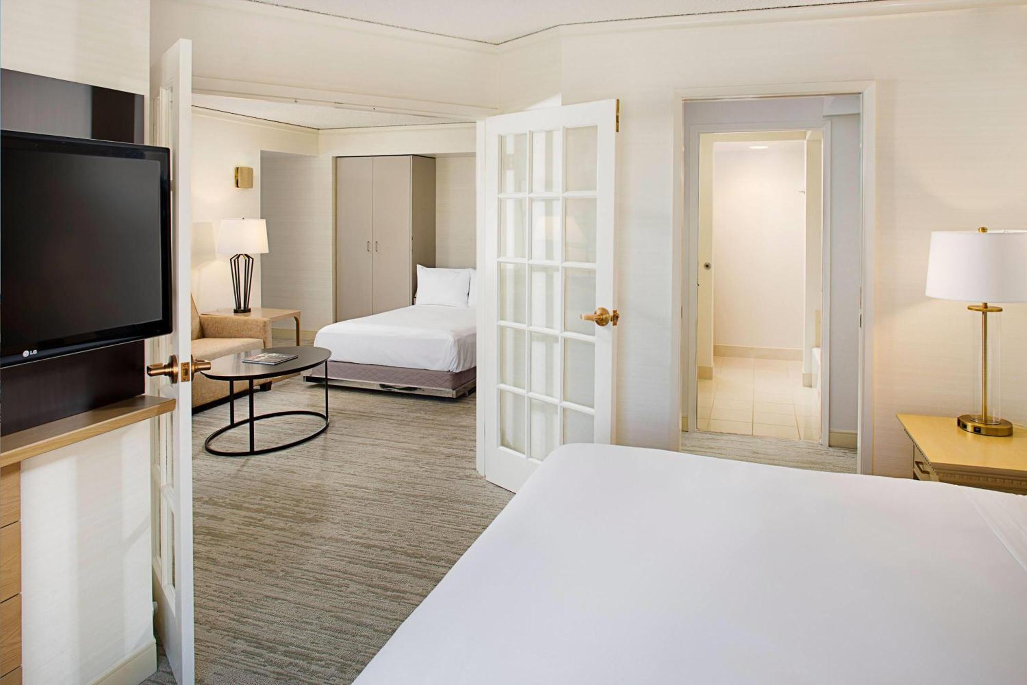 Family King Suite Non-Smoking