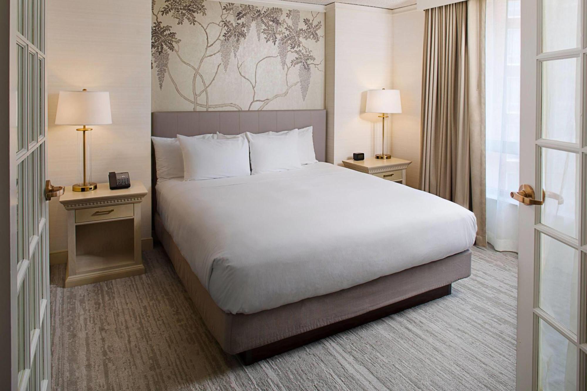 One-Bedroom King Suite Non-Smoking