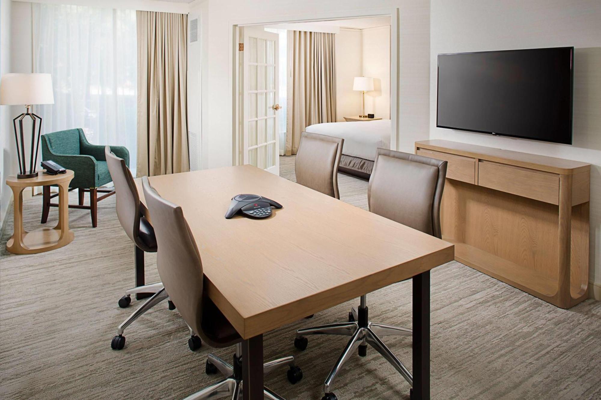 One-Bedroom Double Suite - Executive Floor/Non-Smoking,1742647350:JPEG