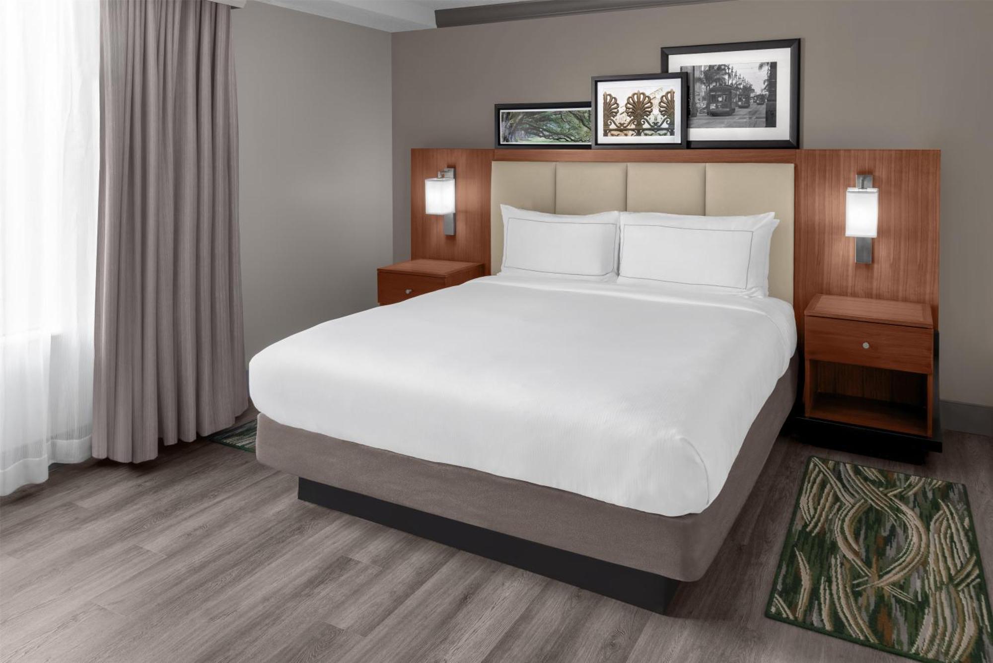 King Room Bath Tub Mobility Hearing Accessible