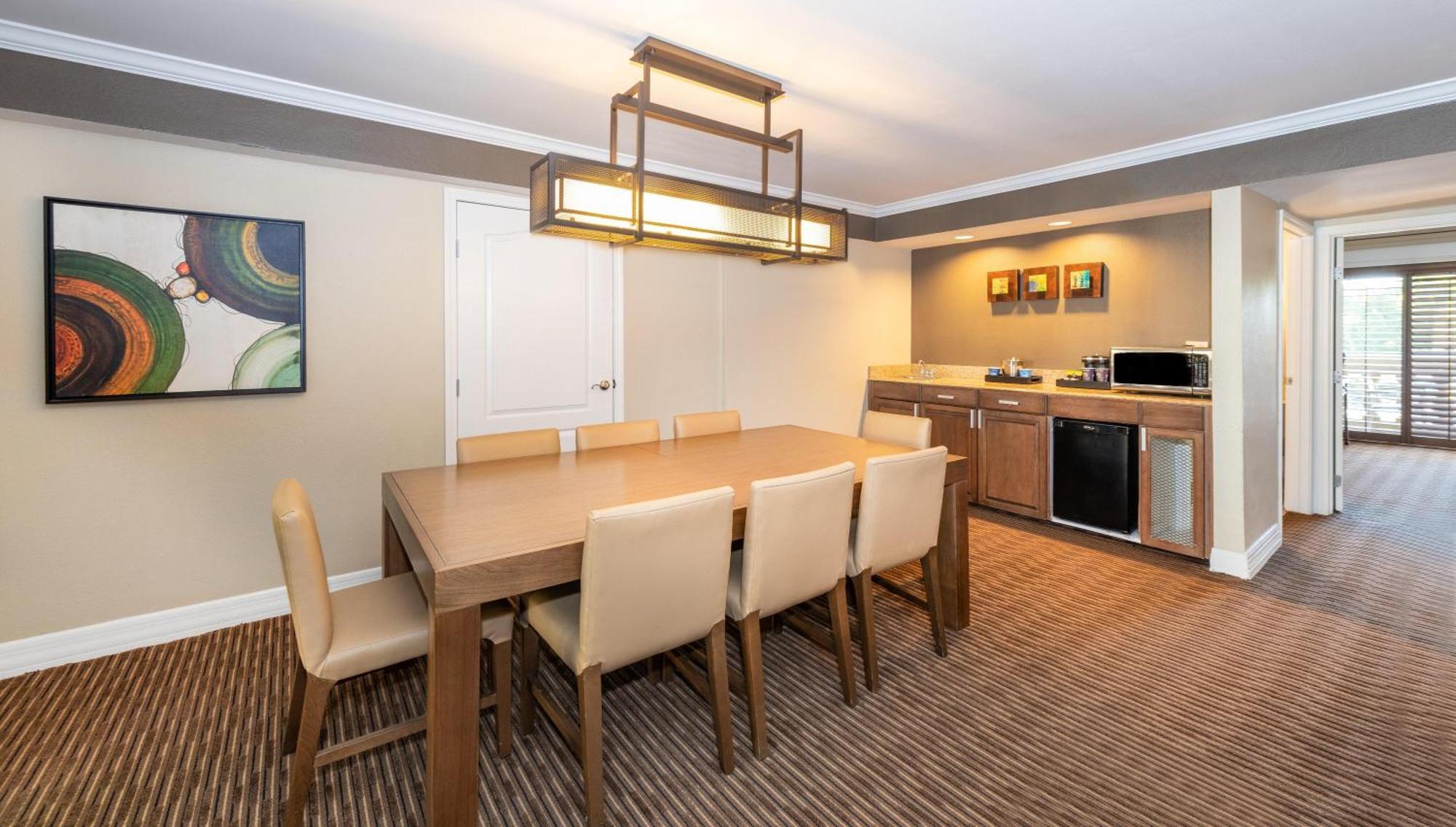 Ambassador King Suite (Agave)