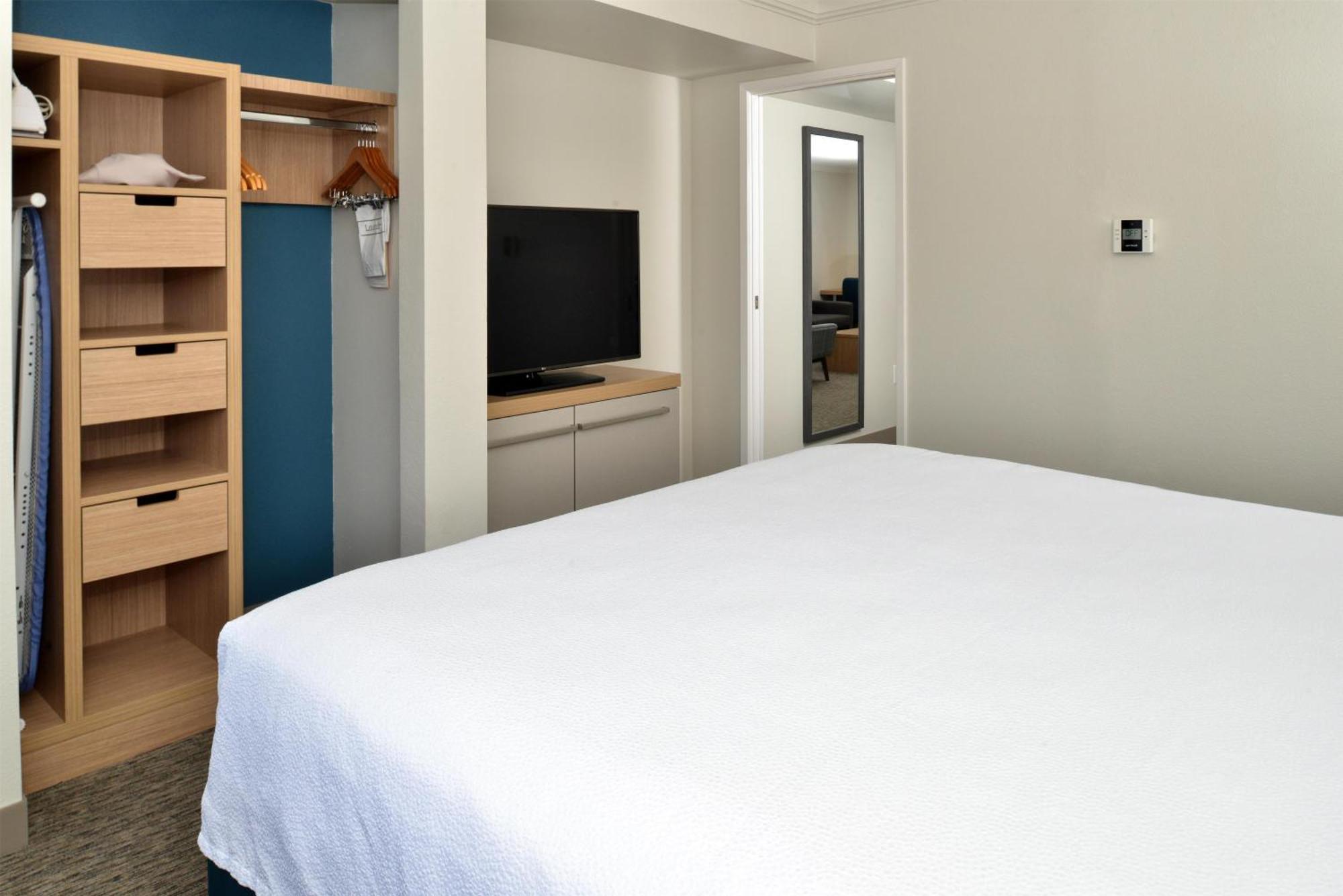 One Bedroom King Whirlpool Suite