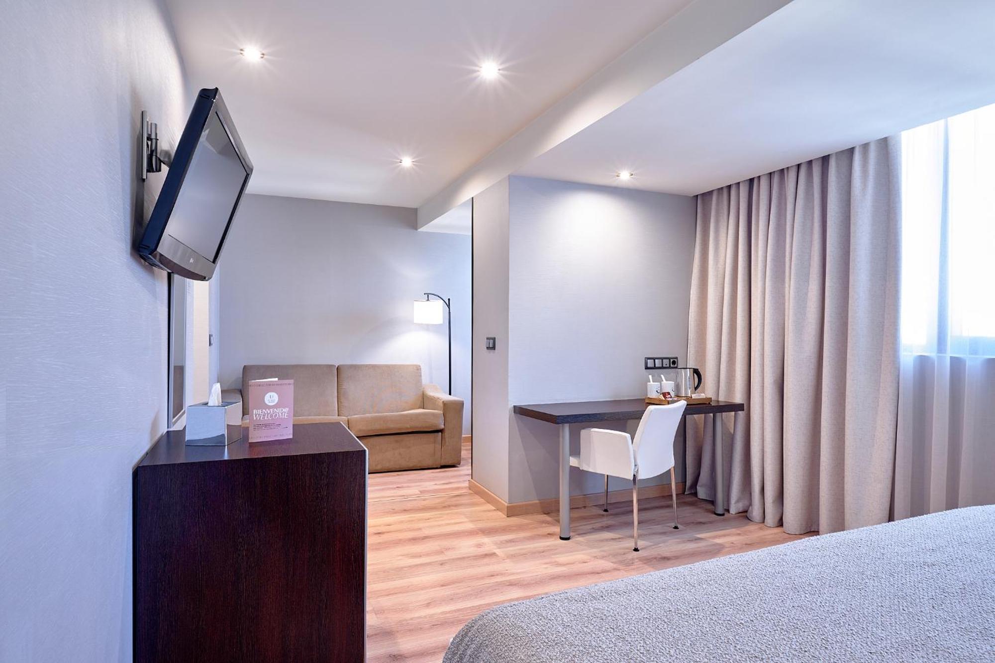 Deluxe Room Hot Tub