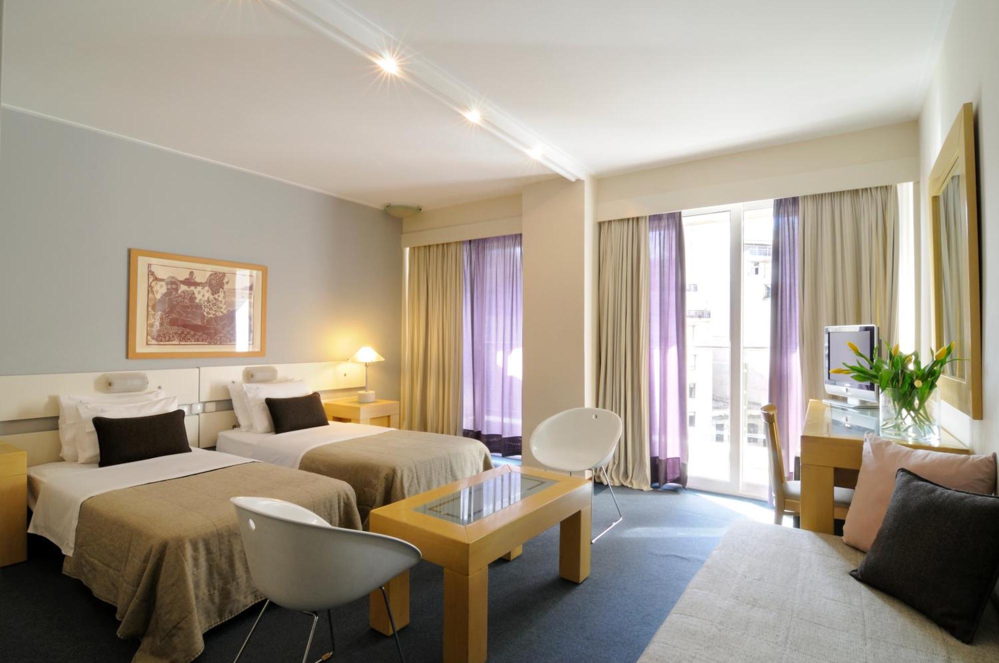 Comfort Room Three Single Beds Non-Smoking