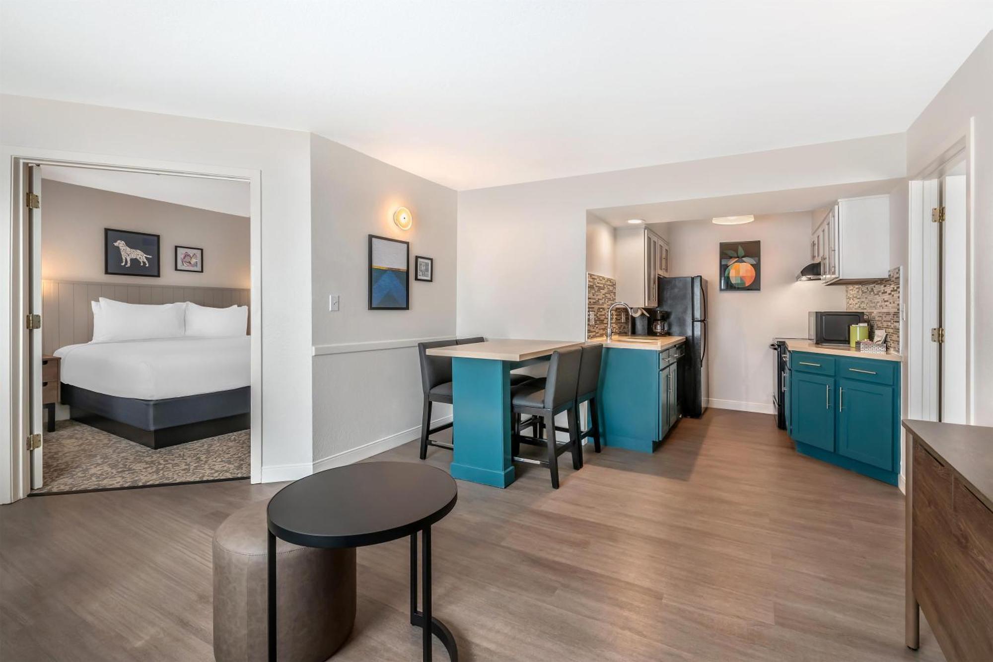 Two-Bedroom Suite Two King Beds,1742650928:JPEG