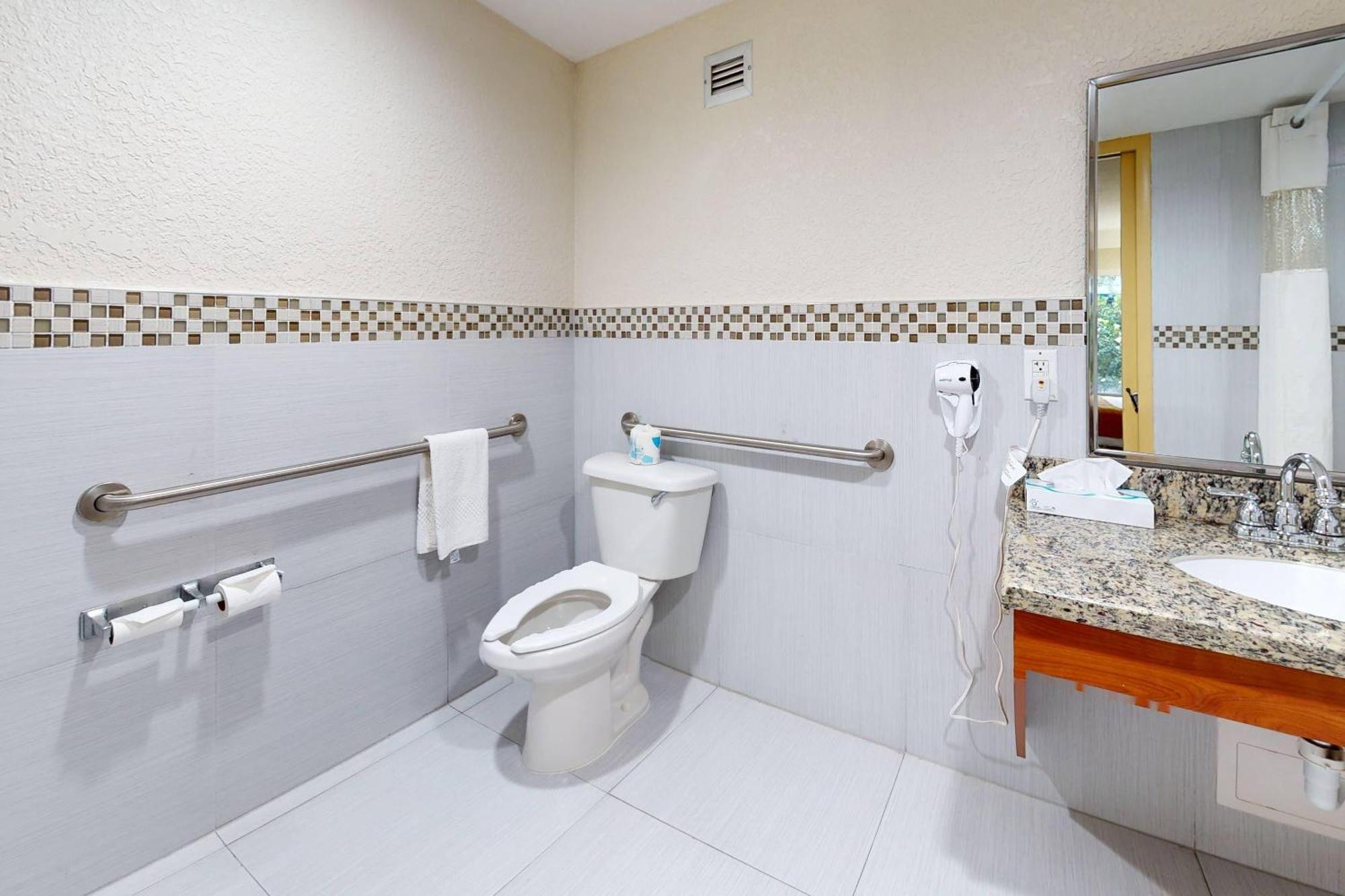 Deluxe King Room with Disability Access - Non-Smoking