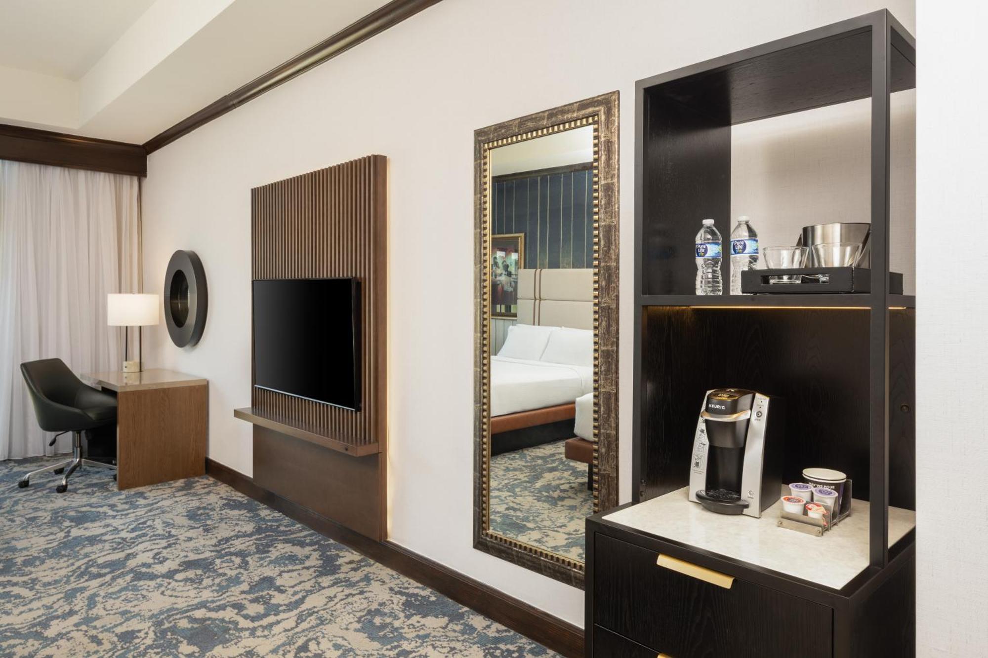 Queen Room with Two Queen Beds and Bath Tub - Mobility Accessible