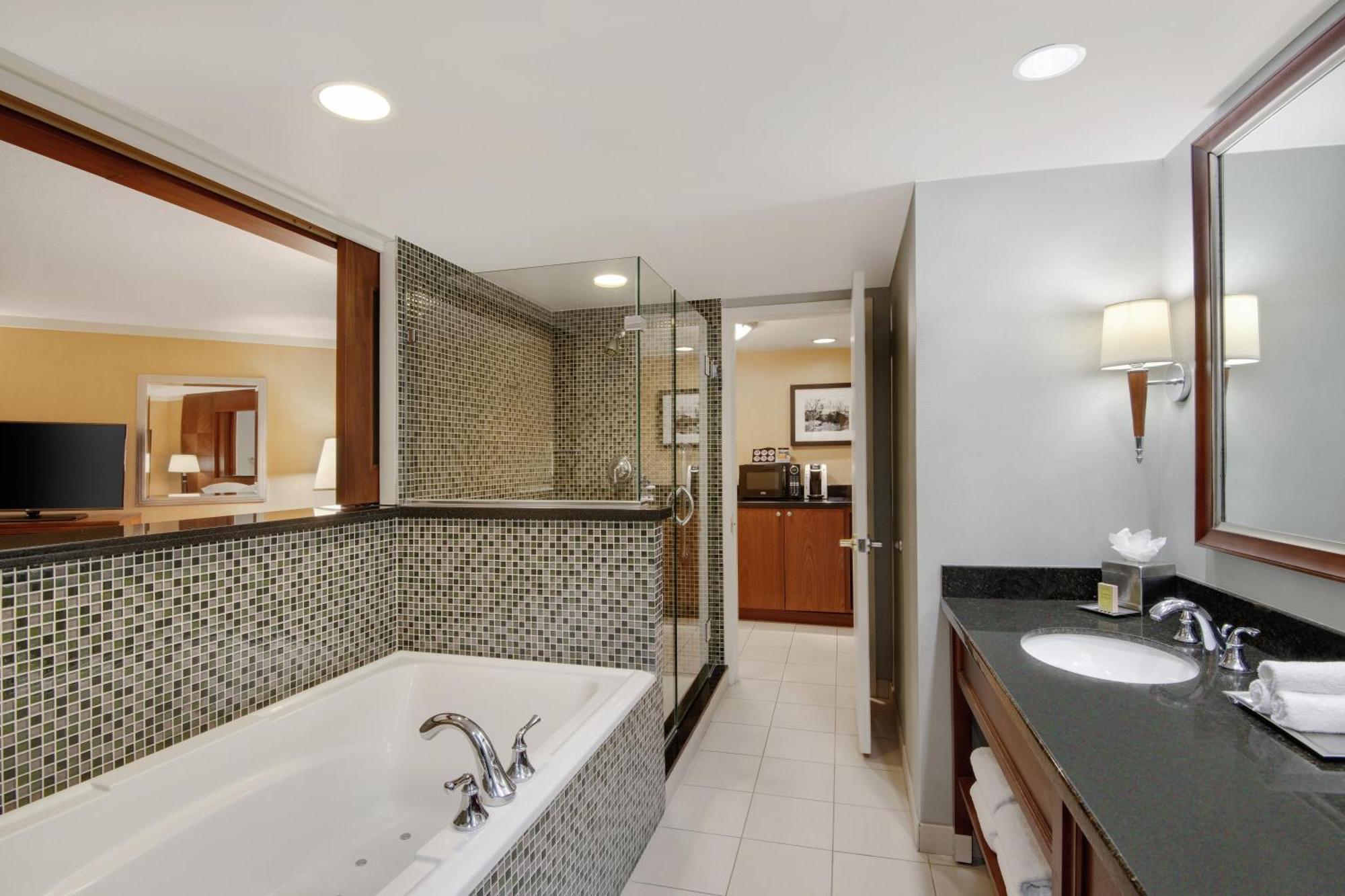 King Junior Suite,1742659049:JPEG