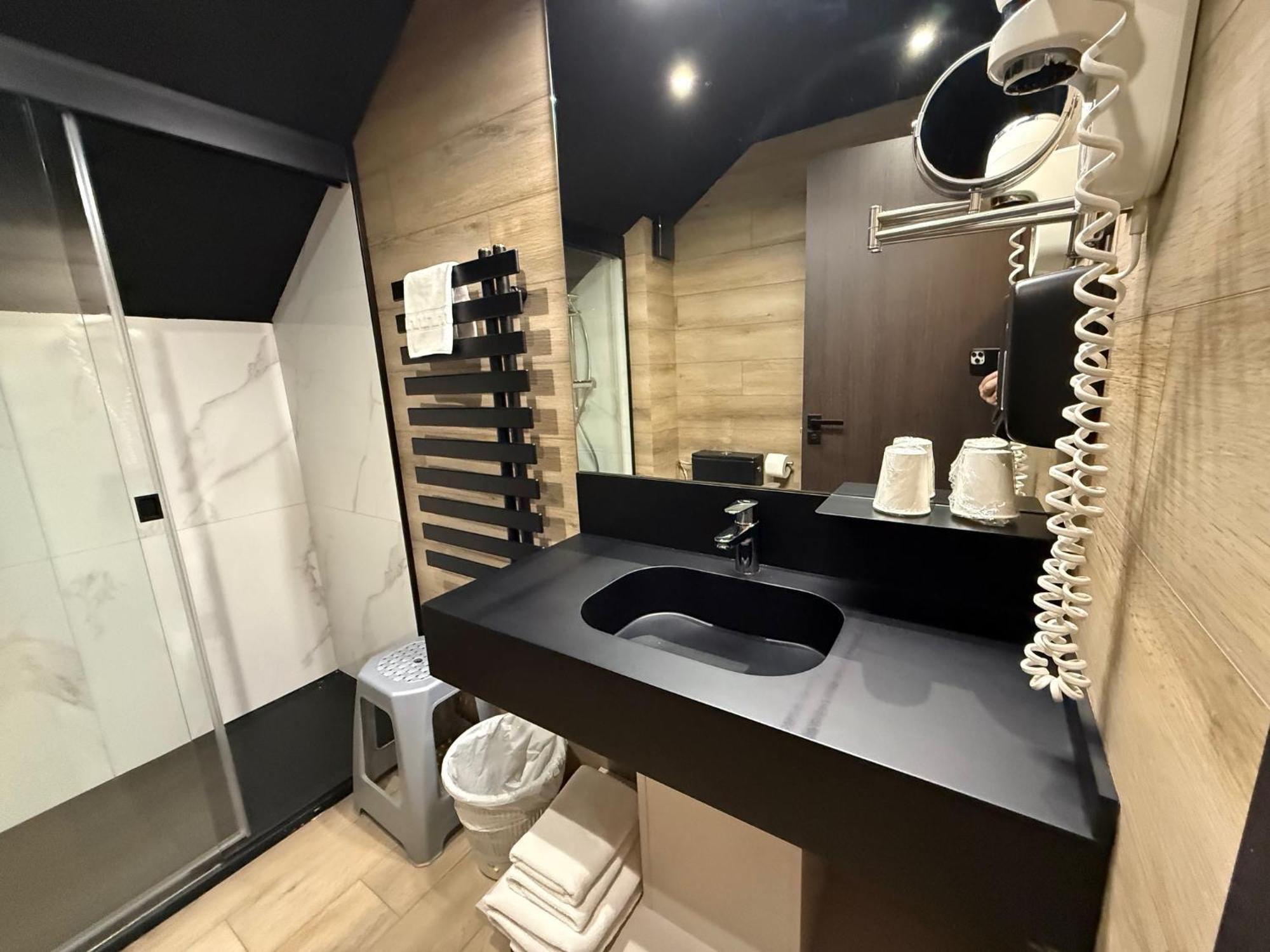 Double Room,1742660214:JPEG