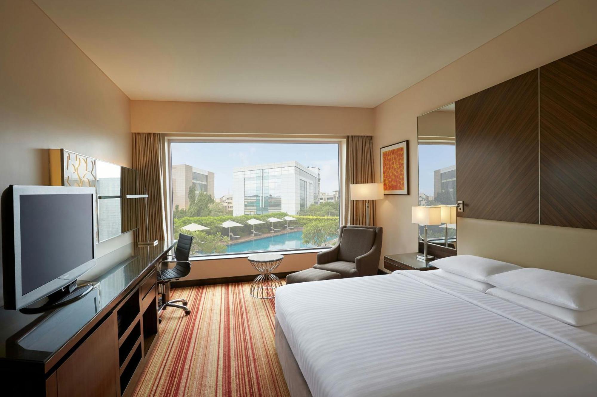 Deluxe King Room Pool View on Spa on Laundry