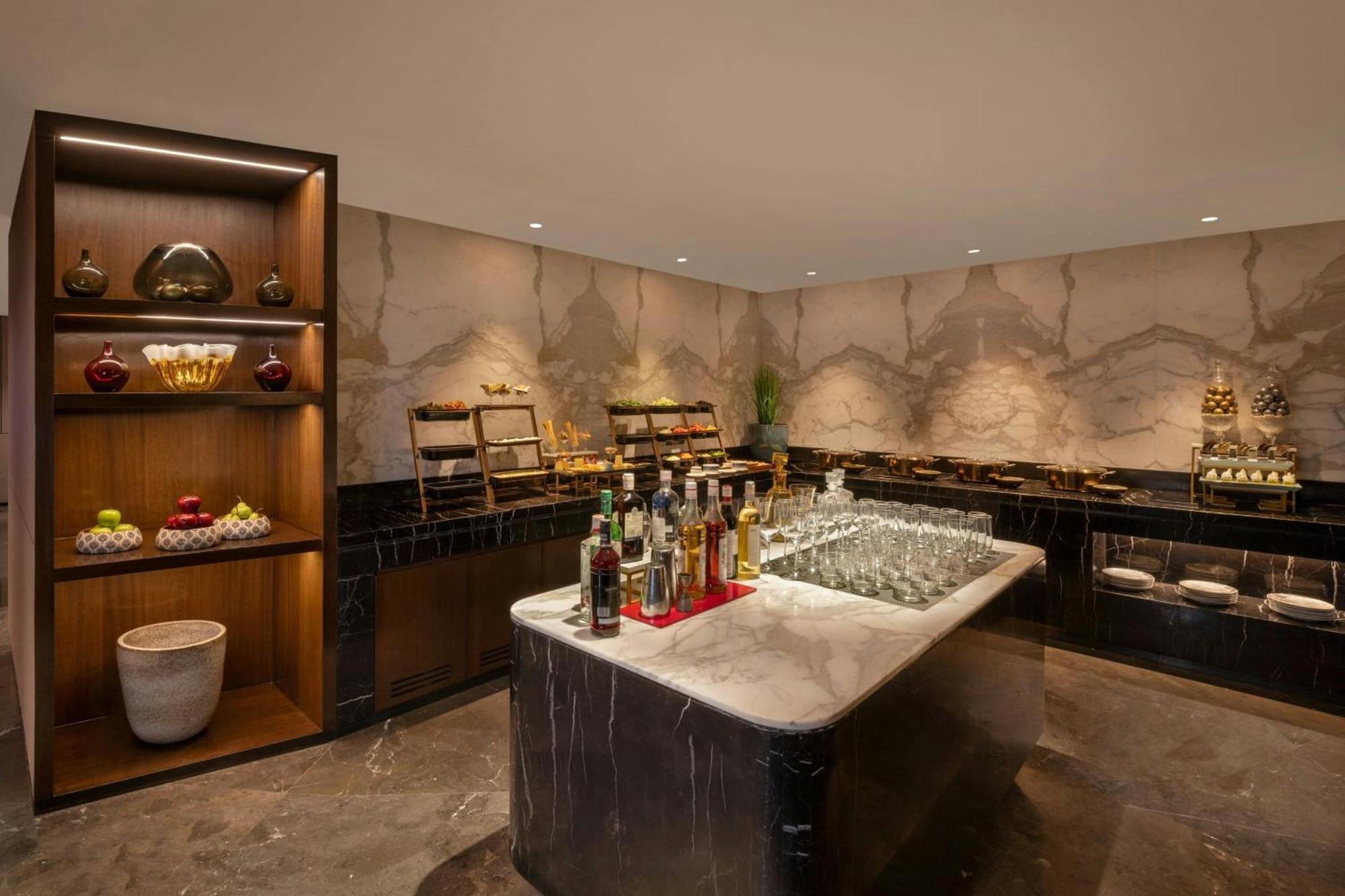 Executive King Room Executive Lounge Access on Spa on Laundry
