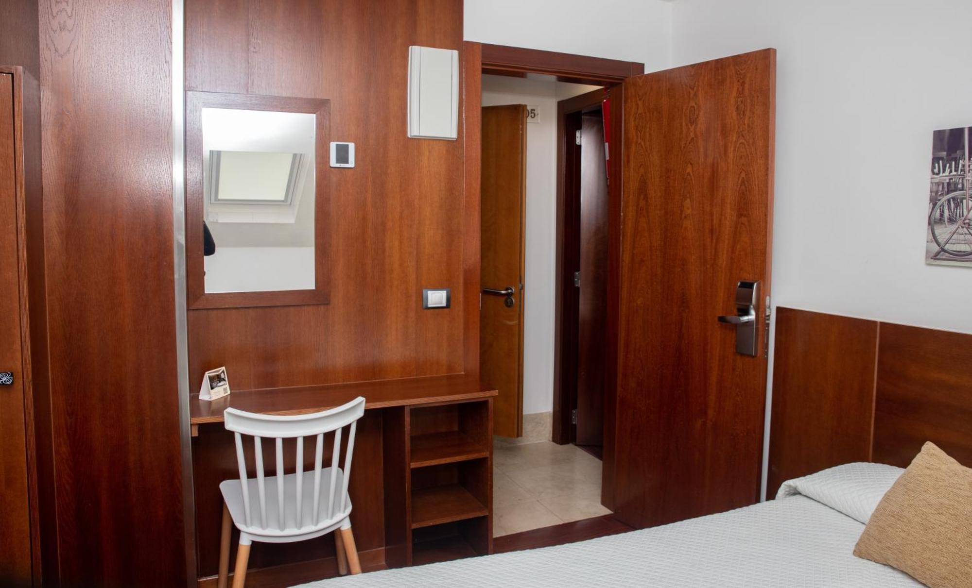 Single Room,1742678255:JPEG