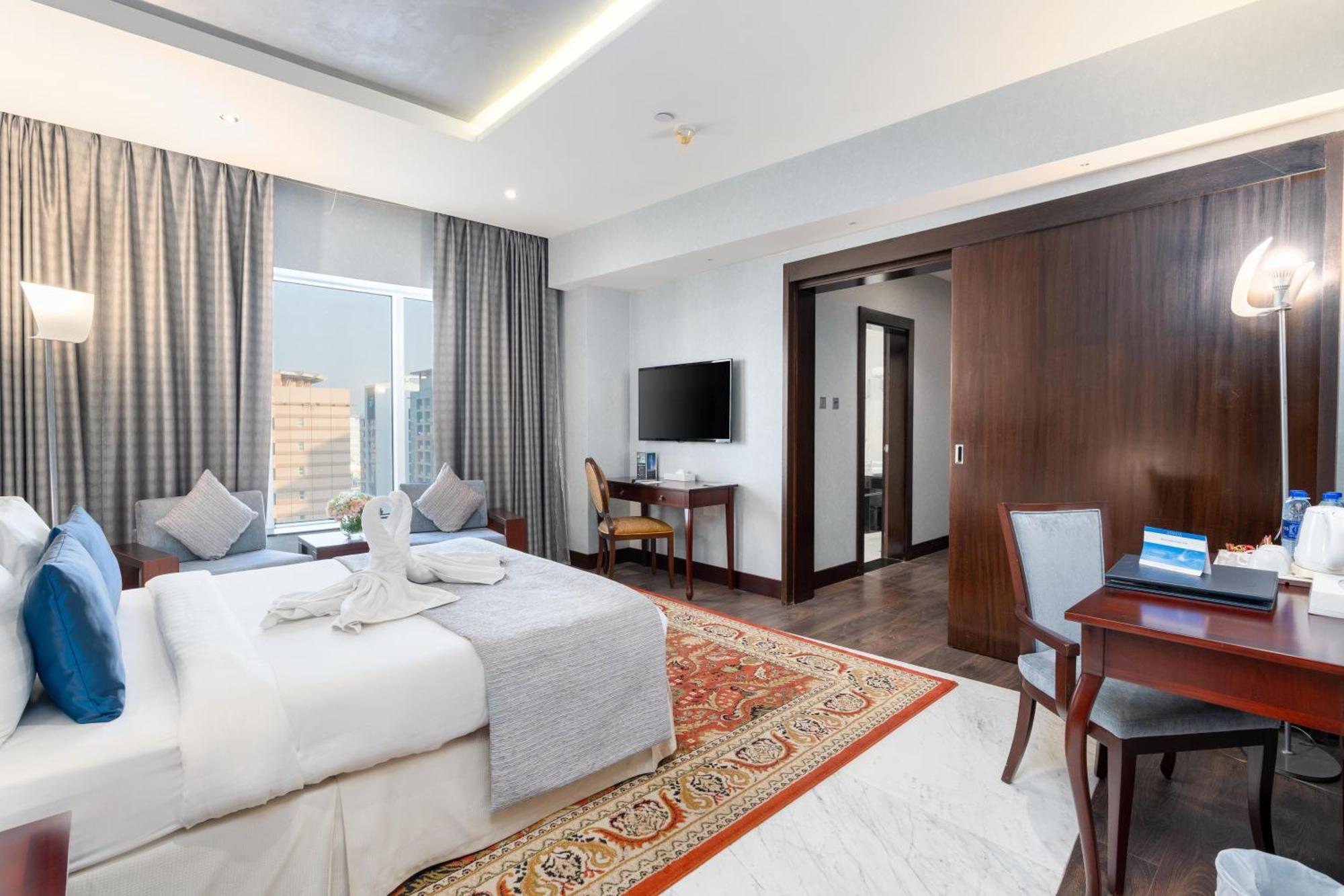 Executive Suite,1742672252:JPEG
