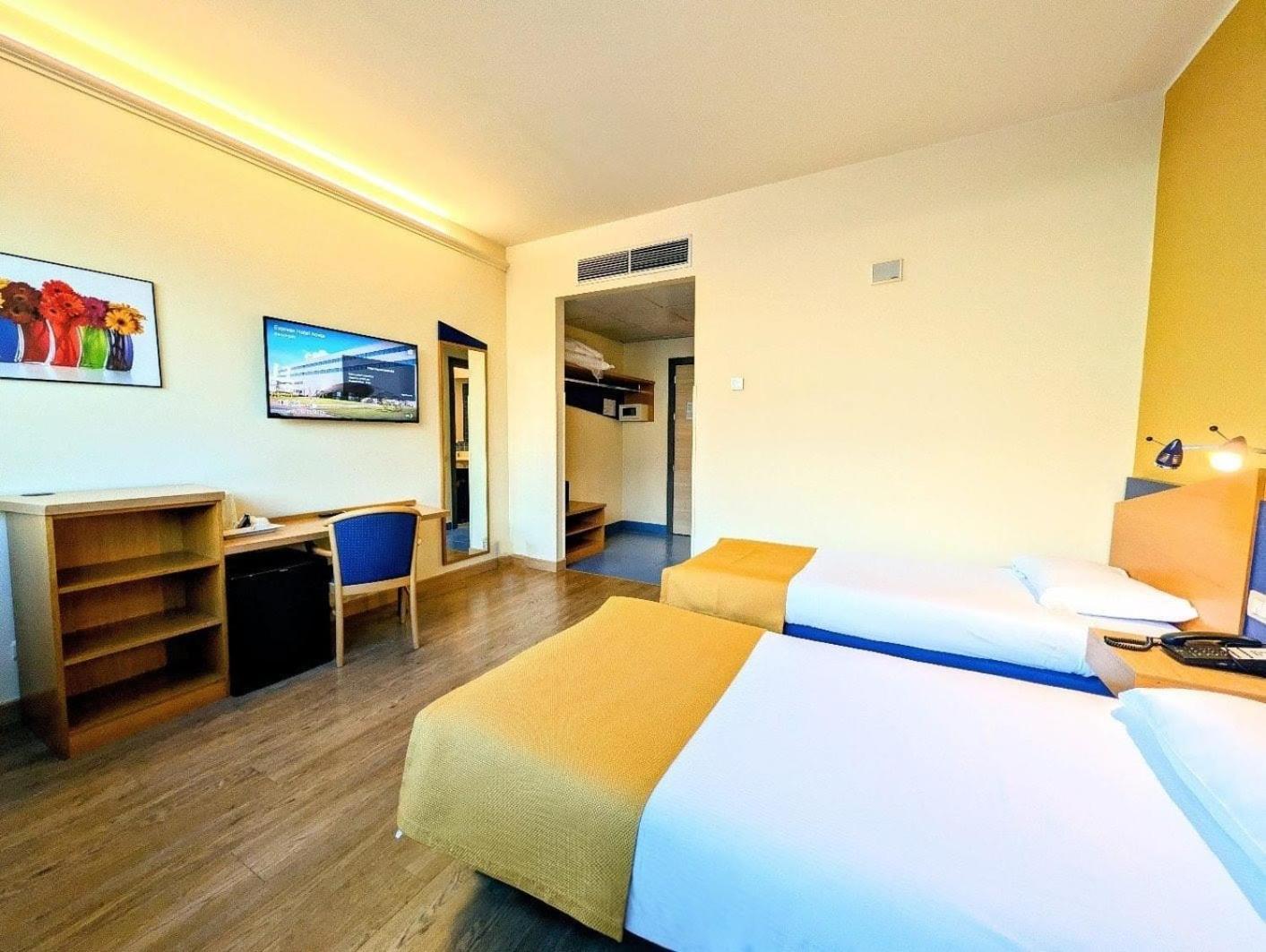 Standard Twin Room,1742673145:JPEG