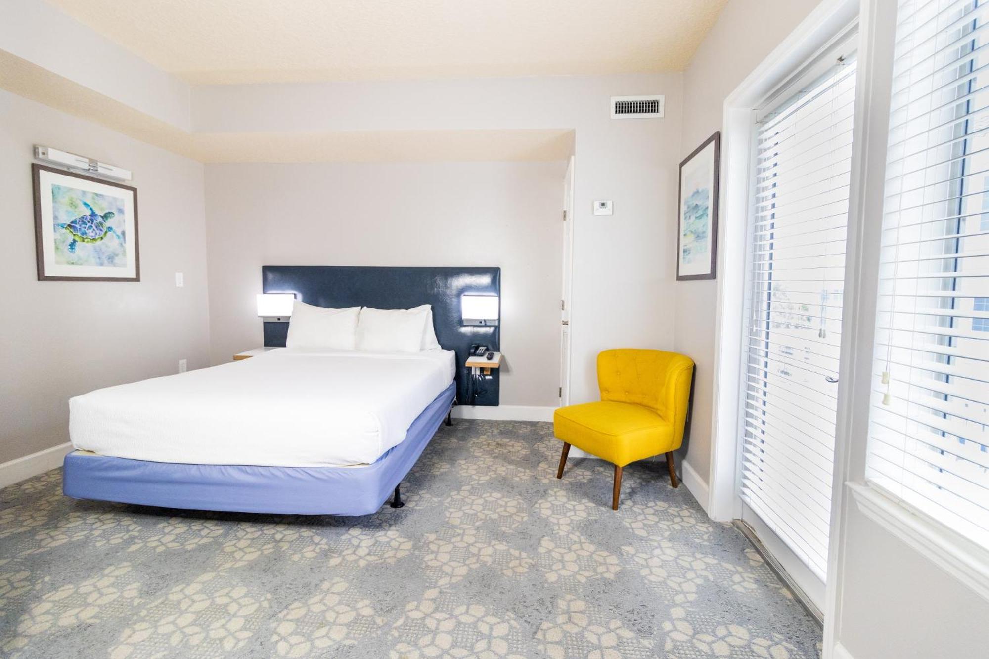 Deluxe Queen Suite