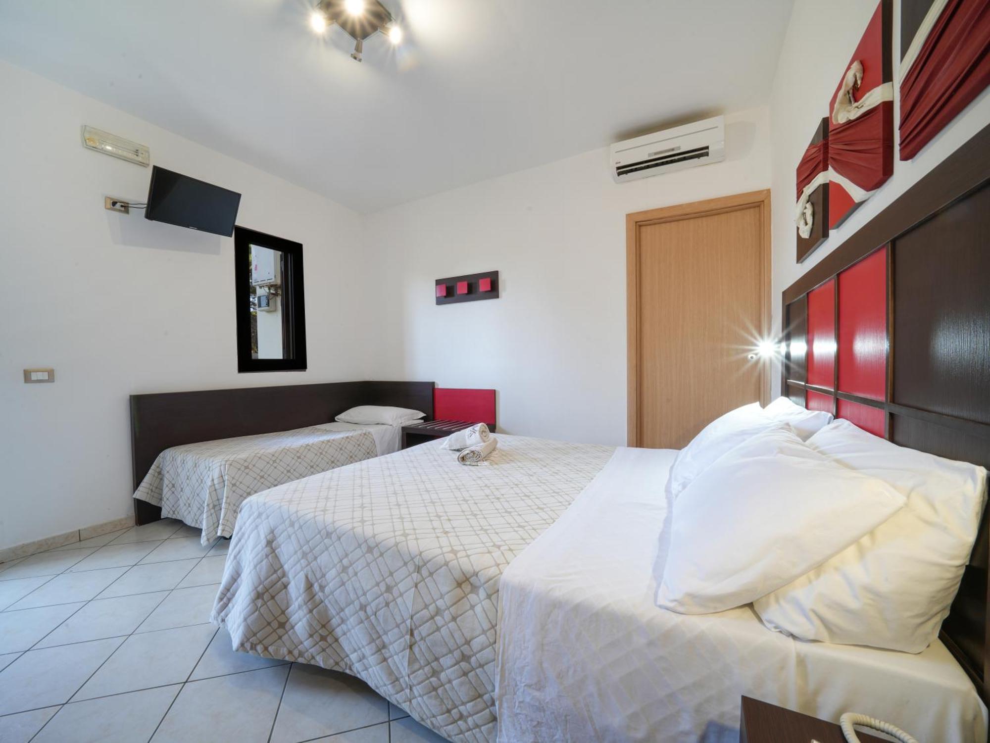 Triple Room,1742656194:JPEG