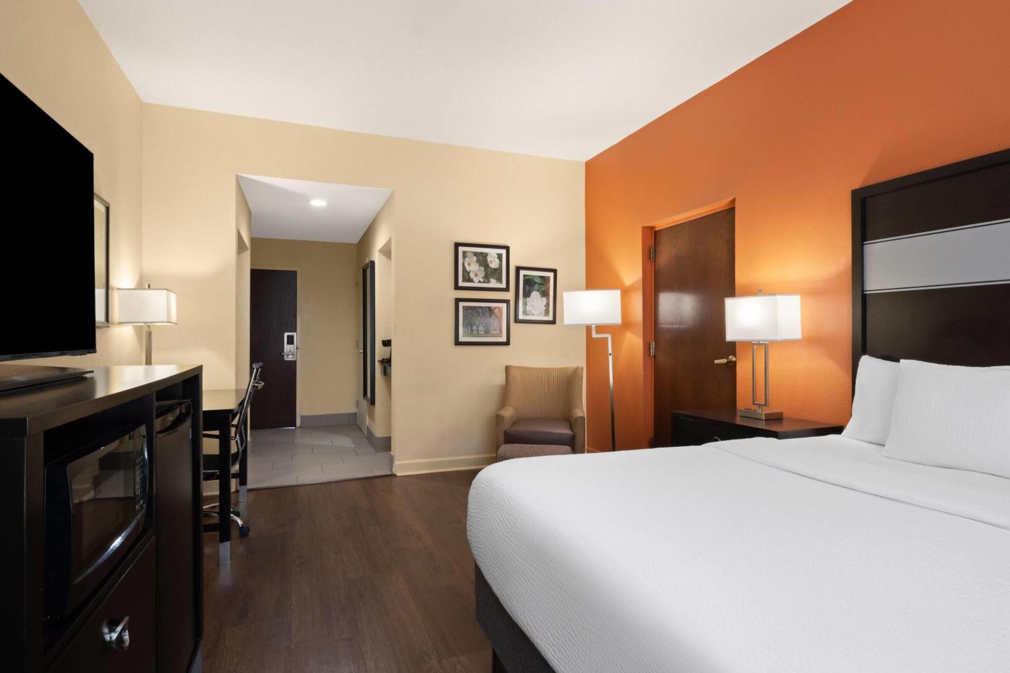 King Room Mobility Access or Non-Smoking