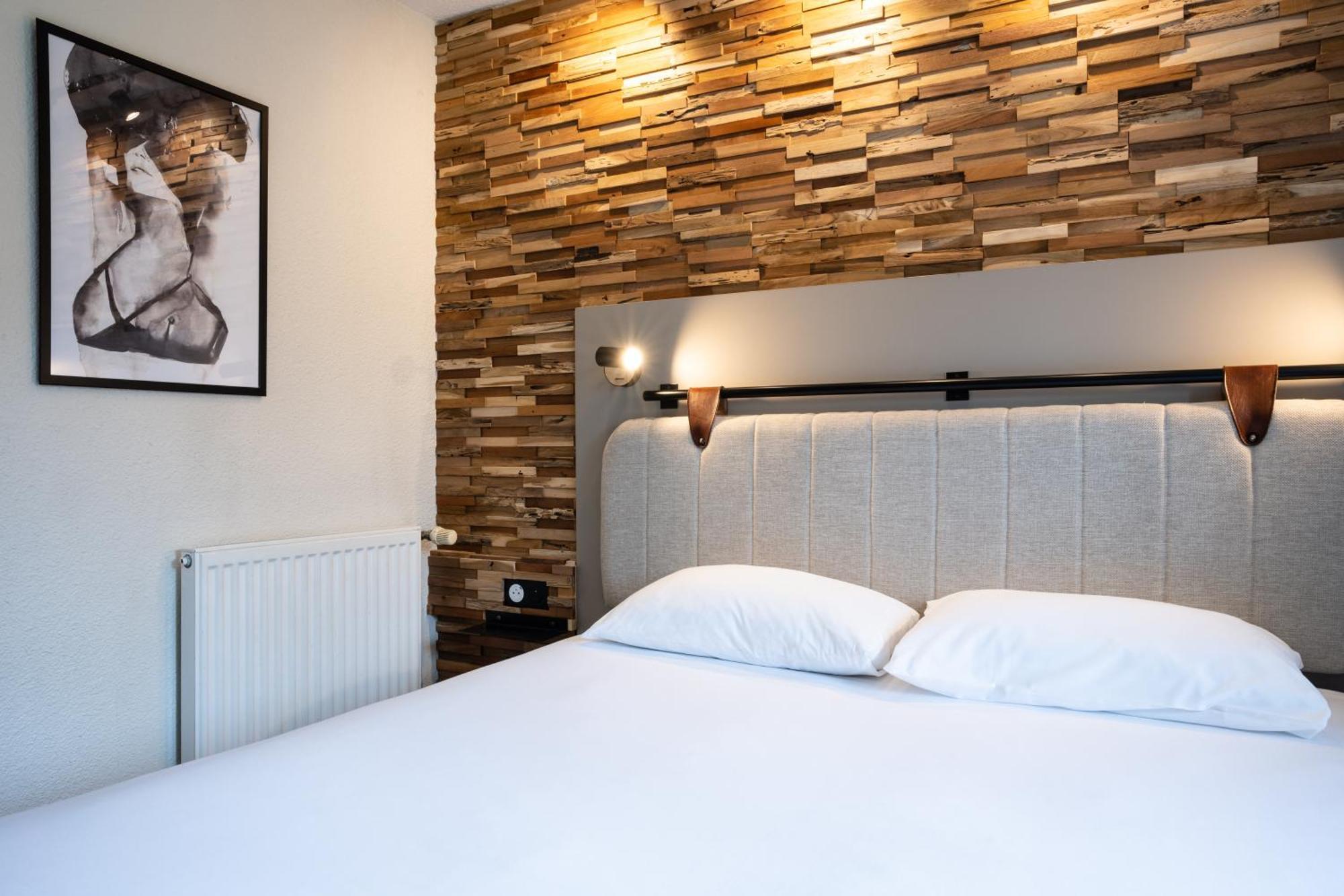 Standard Double Room Queen Bed