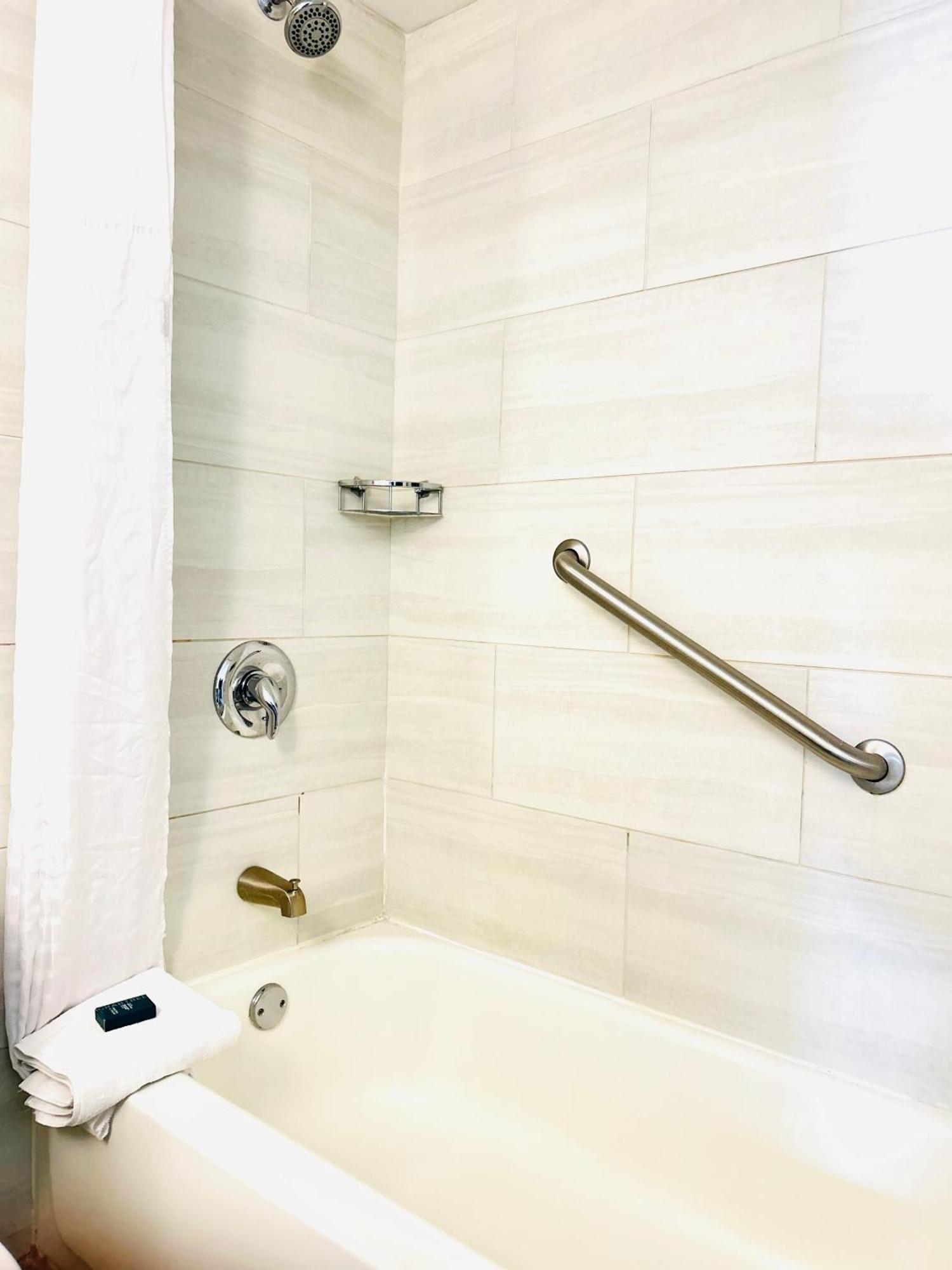 Queen Room with Two Queen Beds and Roll-In Shower - Mobility Access