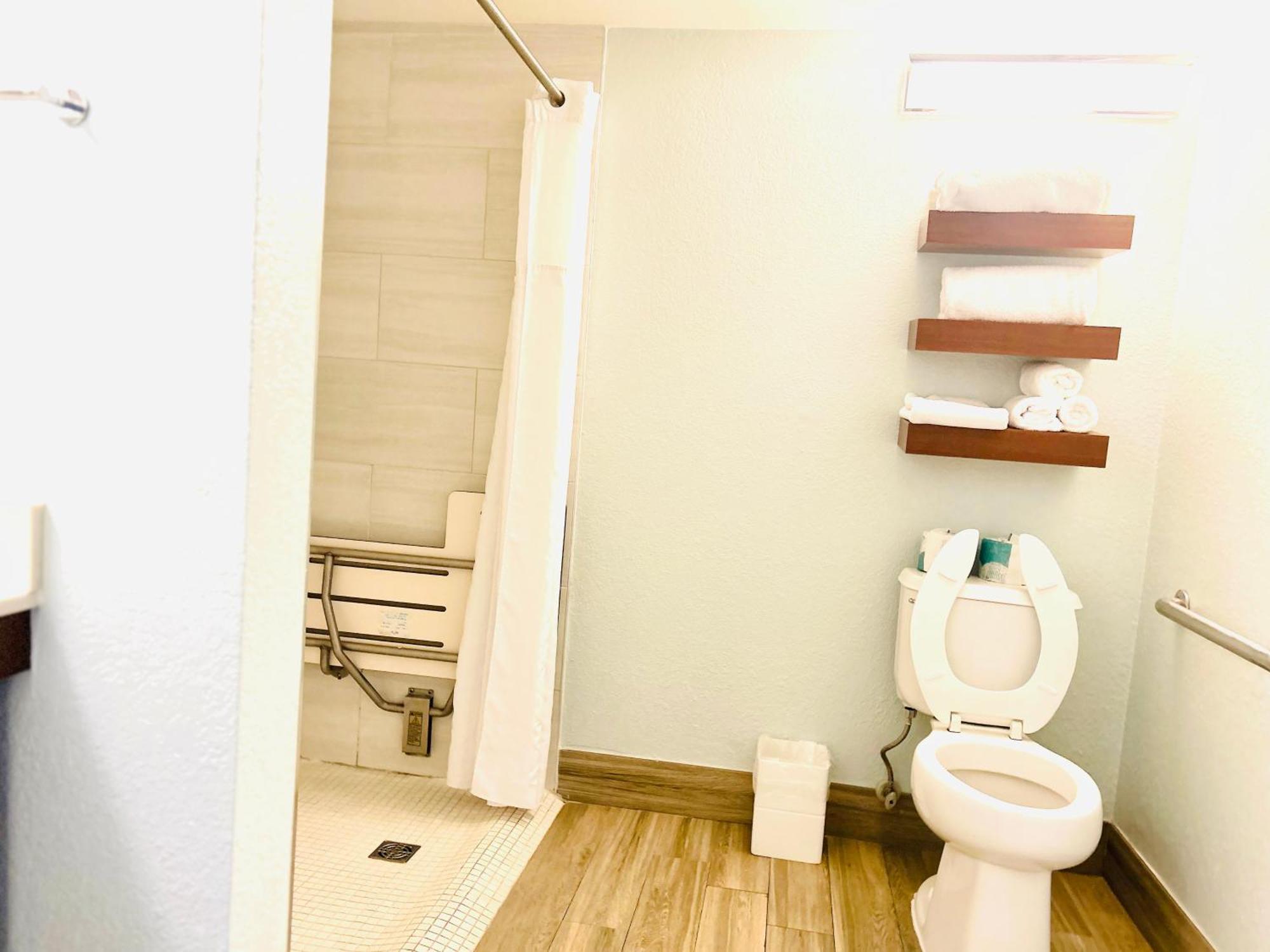 Queen Room Two Queen Beds Roll Shower Mobility Access