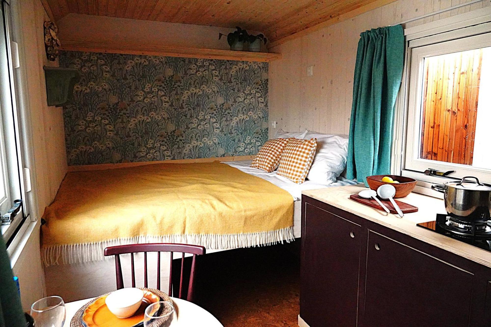 Gipsy Caravan,31497809:JPEG