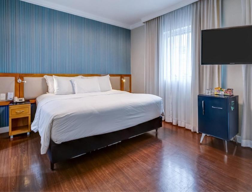 Business Class Suite King Bed,1742685424:JPEG