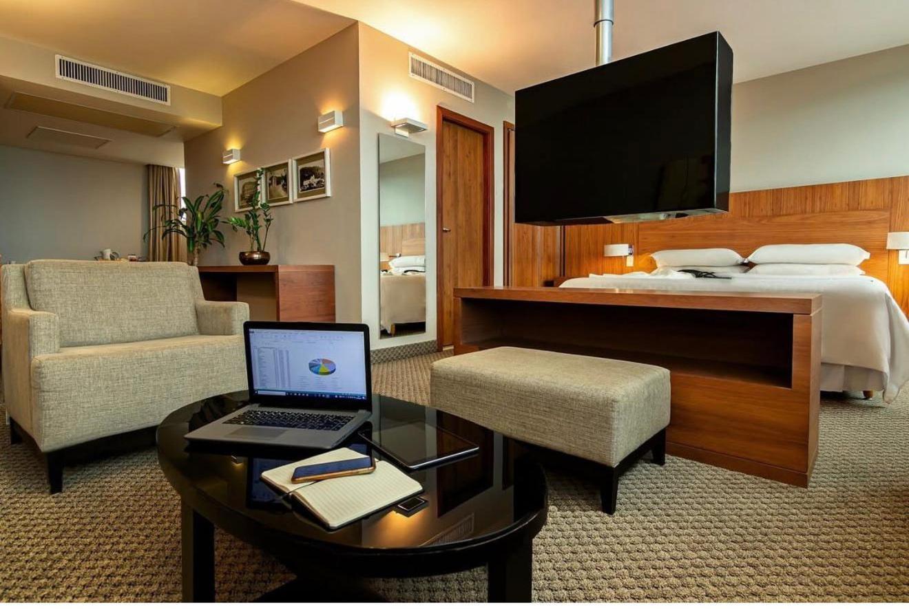 SUITE CLUB Club level 1 Bedroom Larger Suite 1 Double Bed