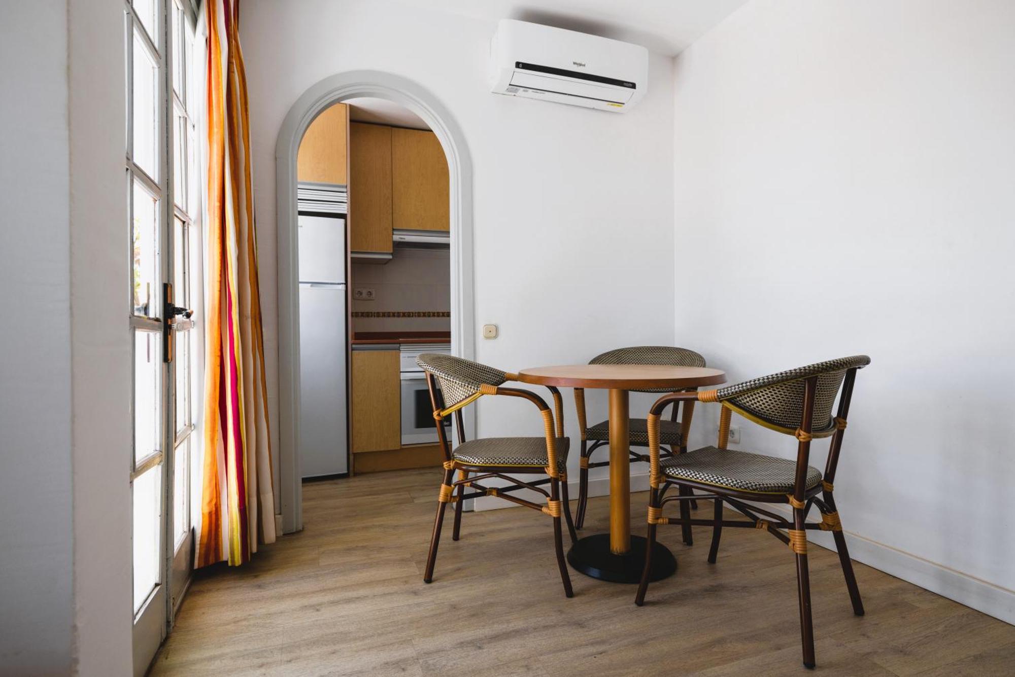 One-Bedroom Apartment Double Or Twin