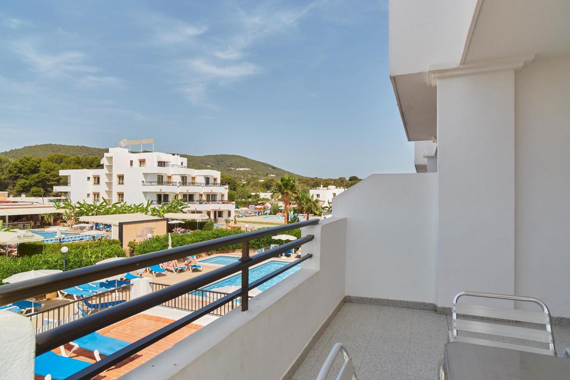Premium Two-Bedroom Apartment Pool View,1742724185:JPEG