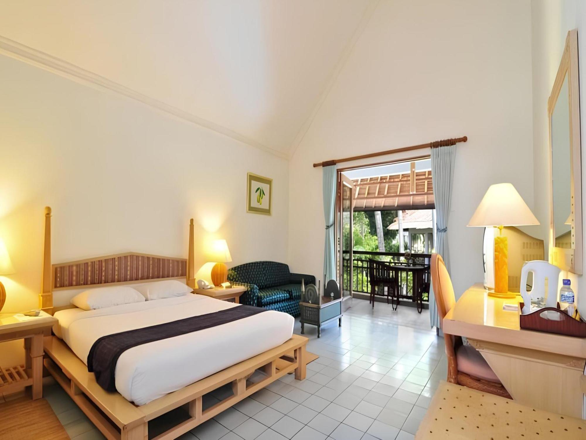 Deluxe Double or Twin Room Pool View