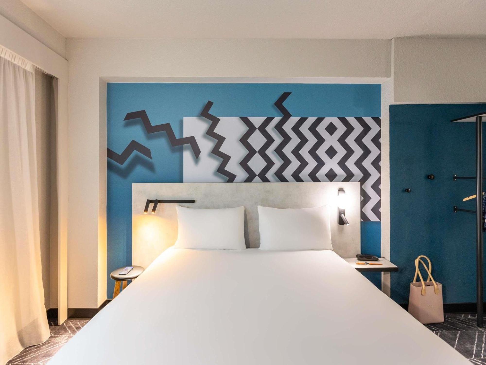 Double Room with Queen Bed,1742693662:JPEG