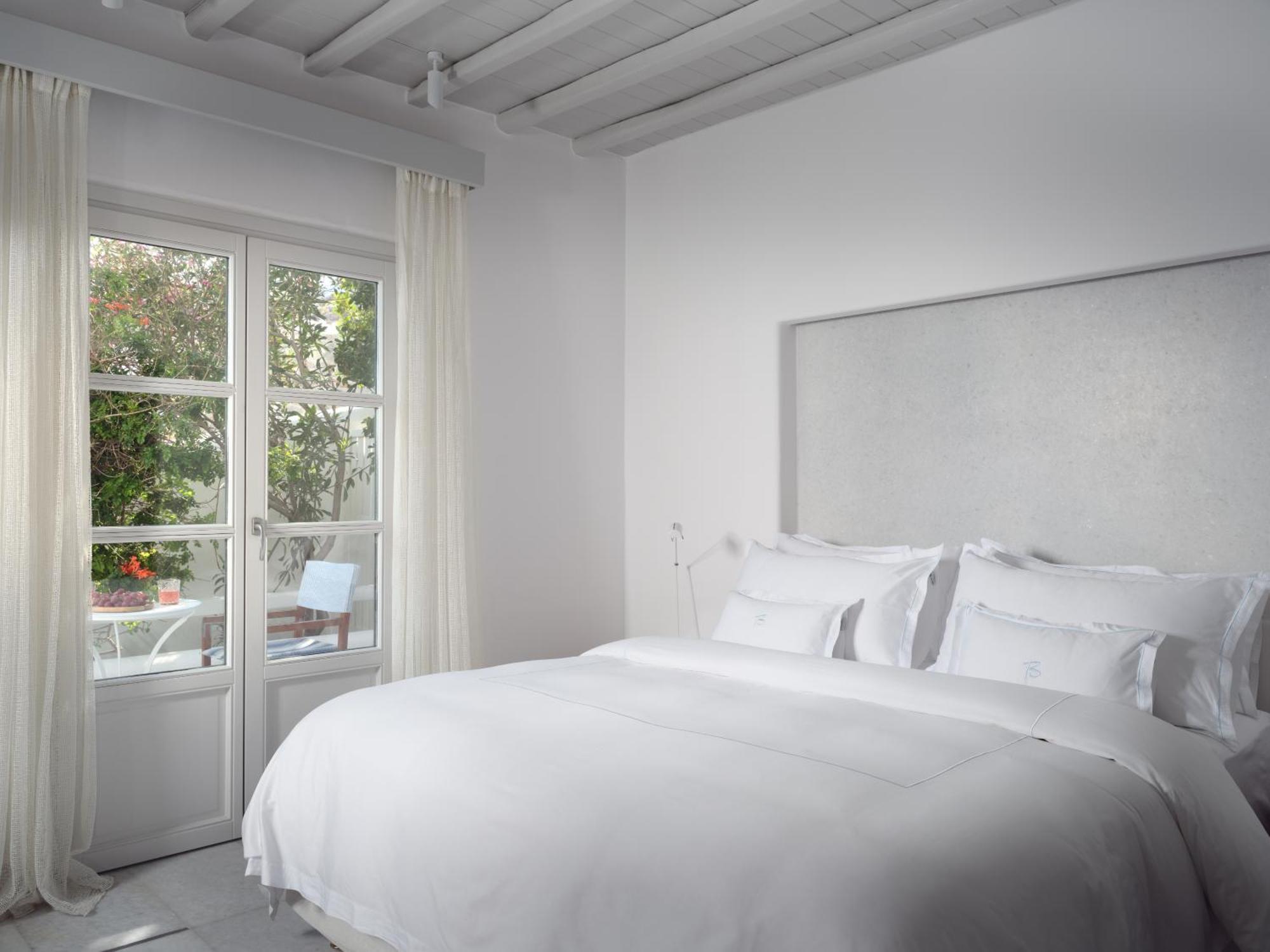 Junior Suite Courtyard View