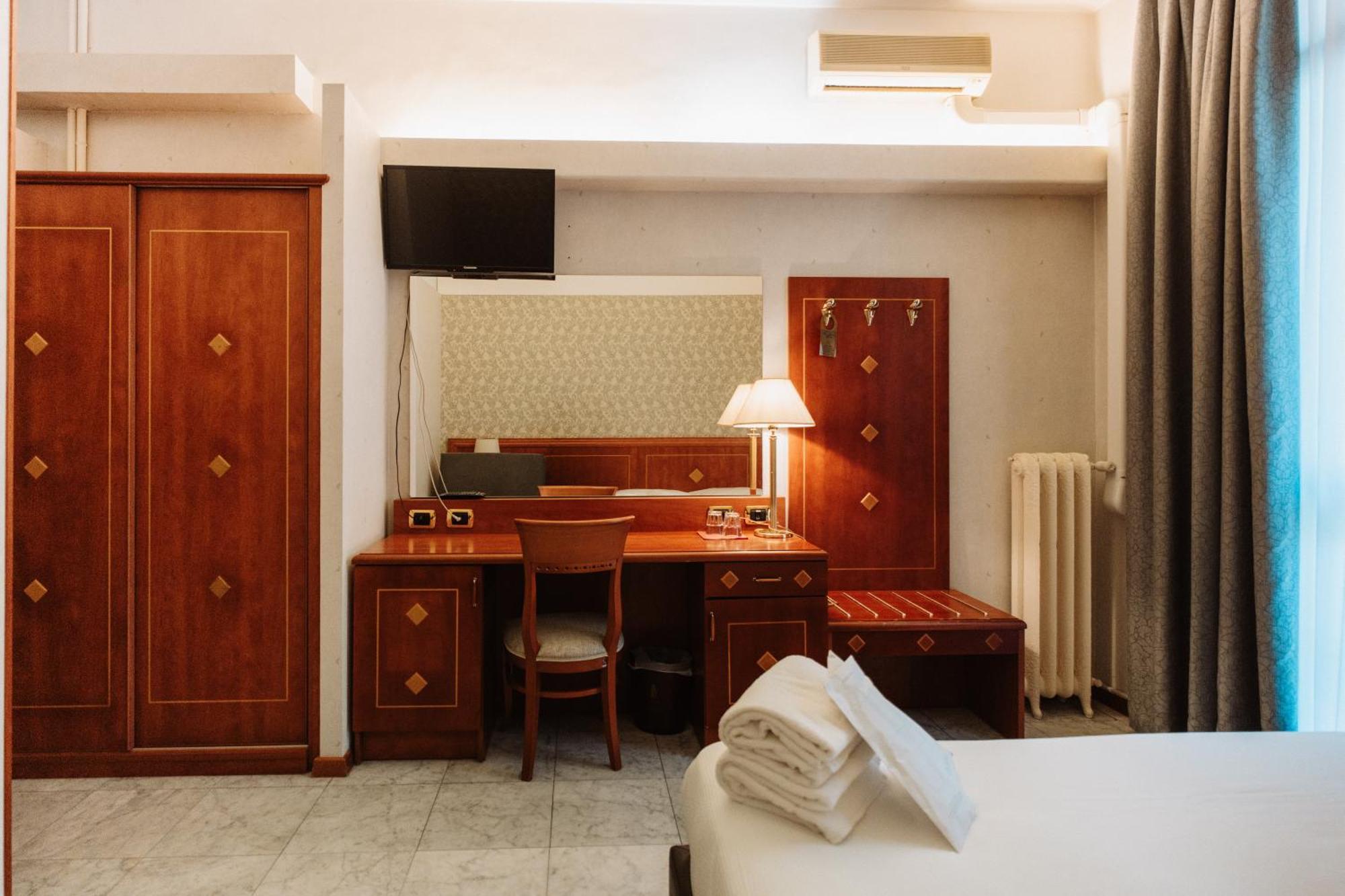 Large Double Room,1742701396:JPEG