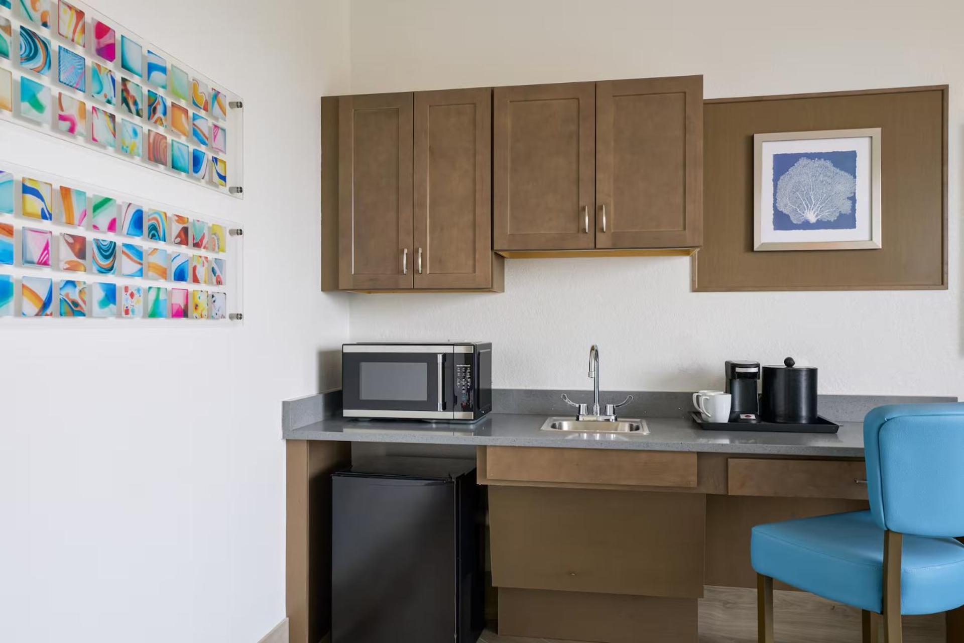 One-Bedroom Queen Suite Two Queen Beds Tub Mobility or Hearing Accessible