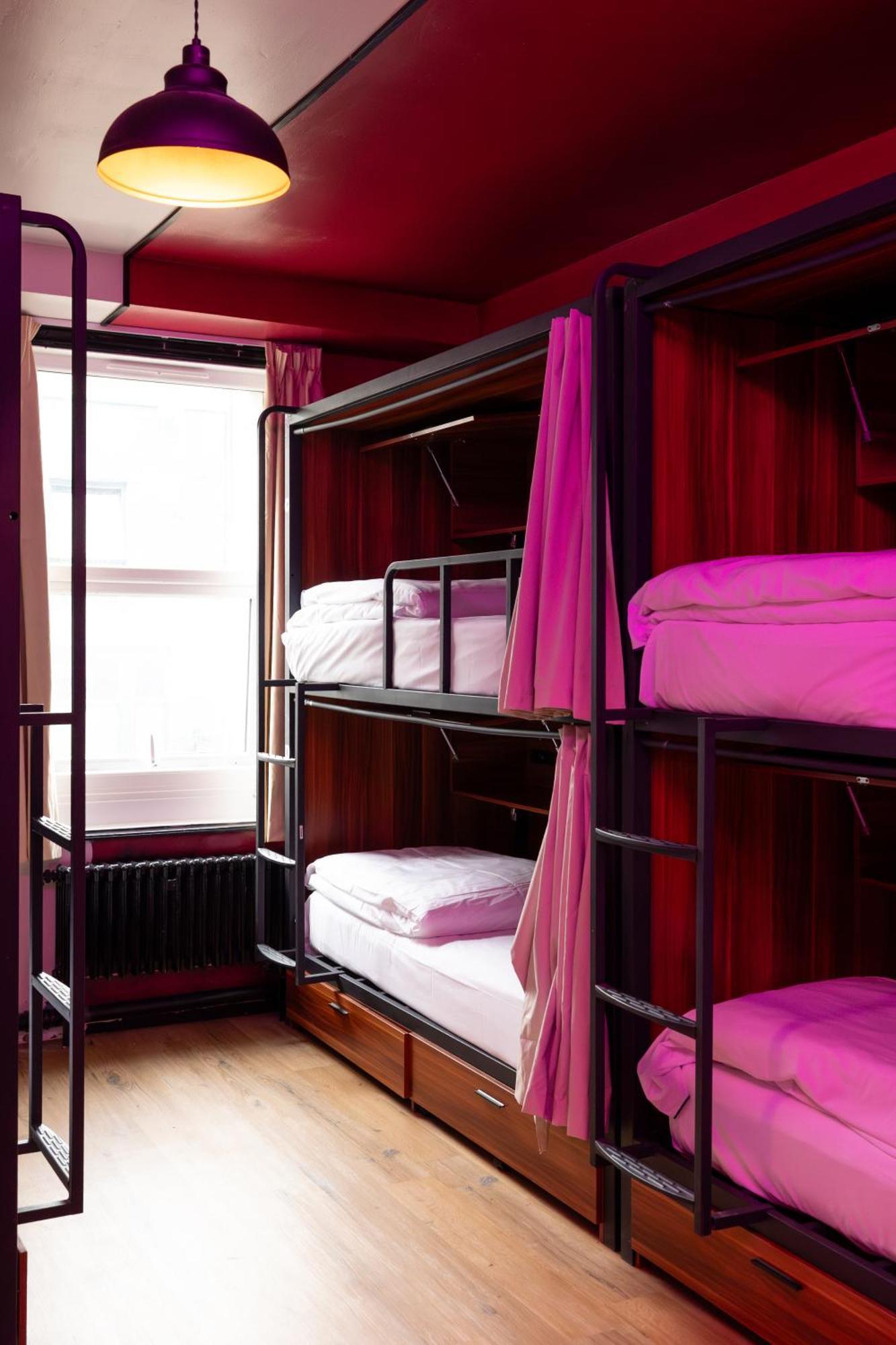 Bed 8-Bed Dormitory Room